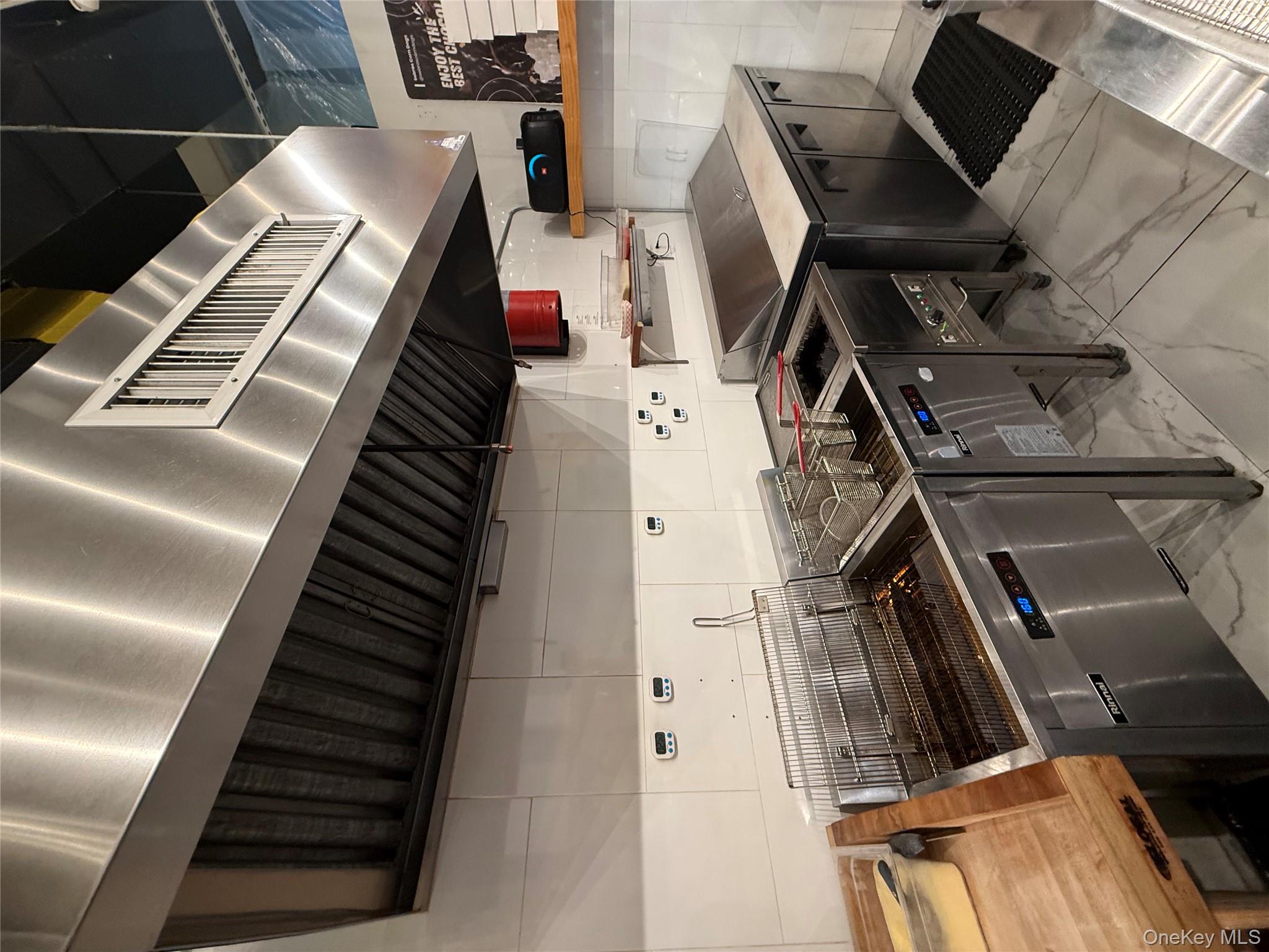 #19 photo, 84-06 37th Ave, קווינס Jackson Heights , NY 11342