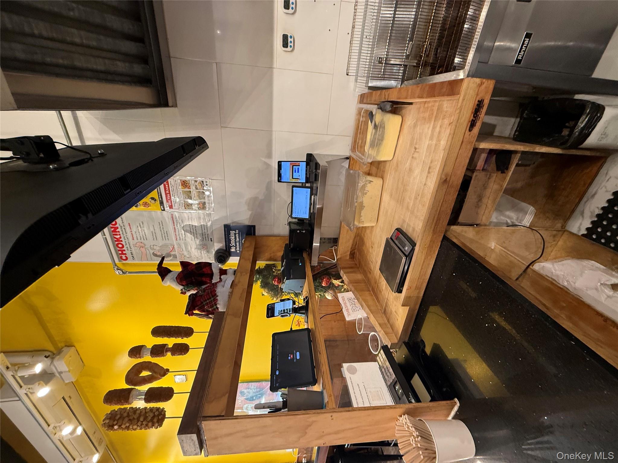 #20 photo, 84-06 37th Ave, קווינס Jackson Heights , NY 11342