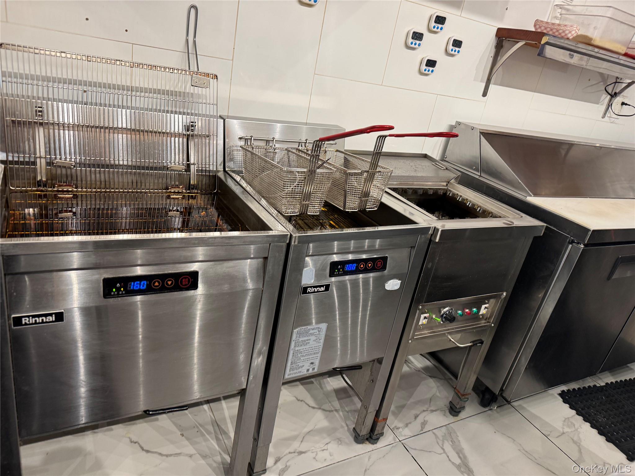 #5 photo, 84-06 37th Ave, קווינס Jackson Heights , NY 11342