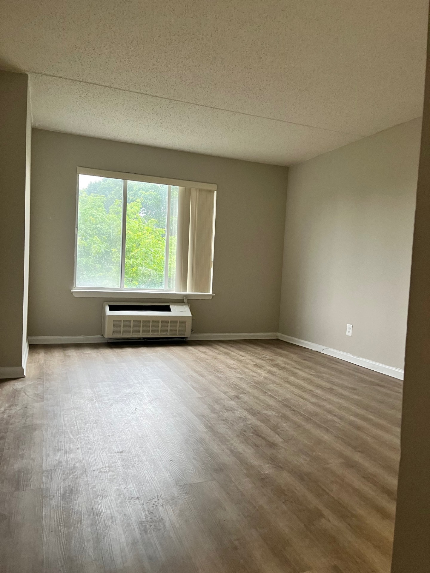 #15 photo, 121 Wellington Ct, #1A, स्टेटन द्वीप Staten Island , NY 10314