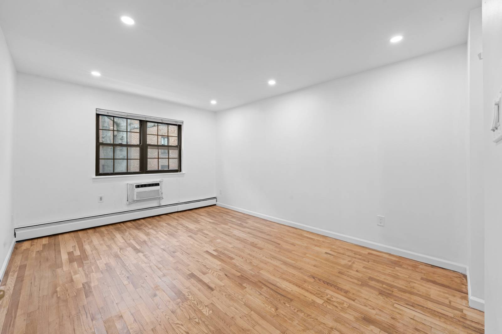 #14 photo, 84-30 98th Street, कुईंस Woodhaven , NY 11421