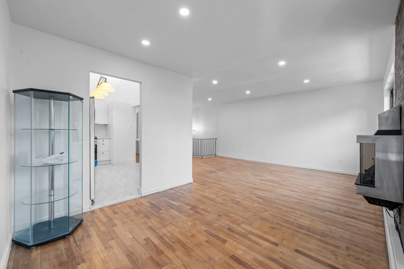 #8 photo, 84-30 98th Street, कुईंस Woodhaven , NY 11421