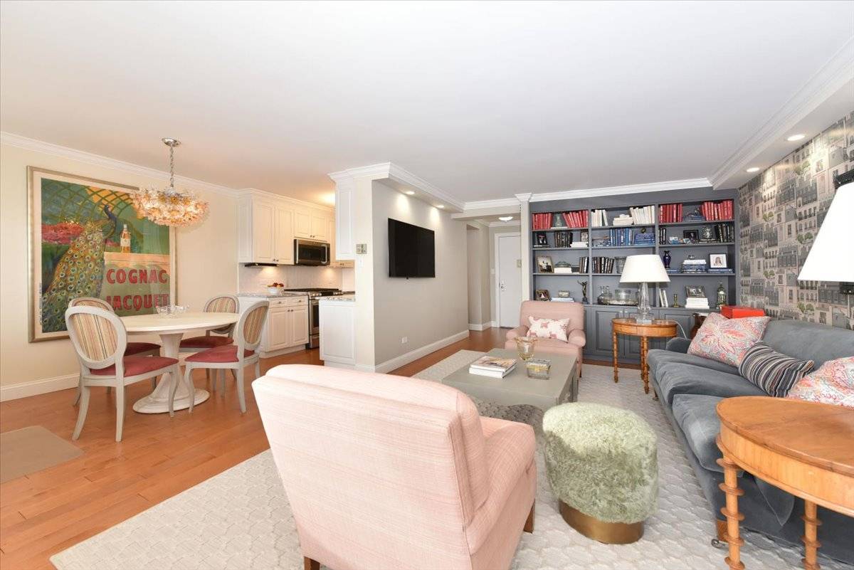 #1 photo, 18-15 215th street, #16R, קווינס Bayside , NY 11360