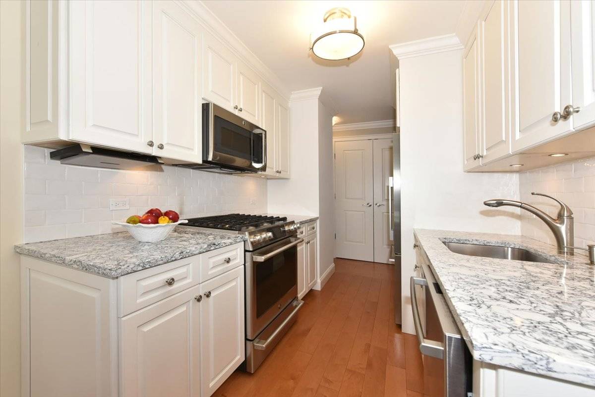 #10 photo, 18-15 215th street, #16R, קווינס Bayside , NY 11360