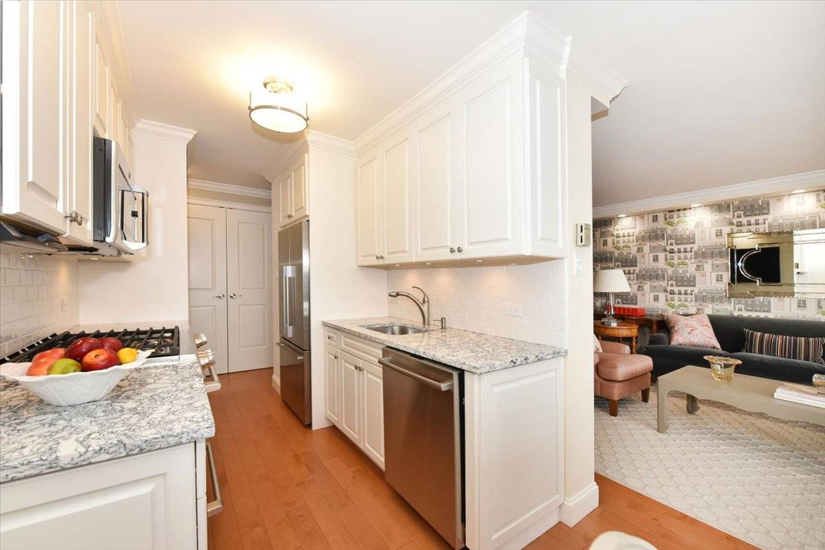 #11 photo, 18-15 215th street, #16R, קווינס Bayside , NY 11360