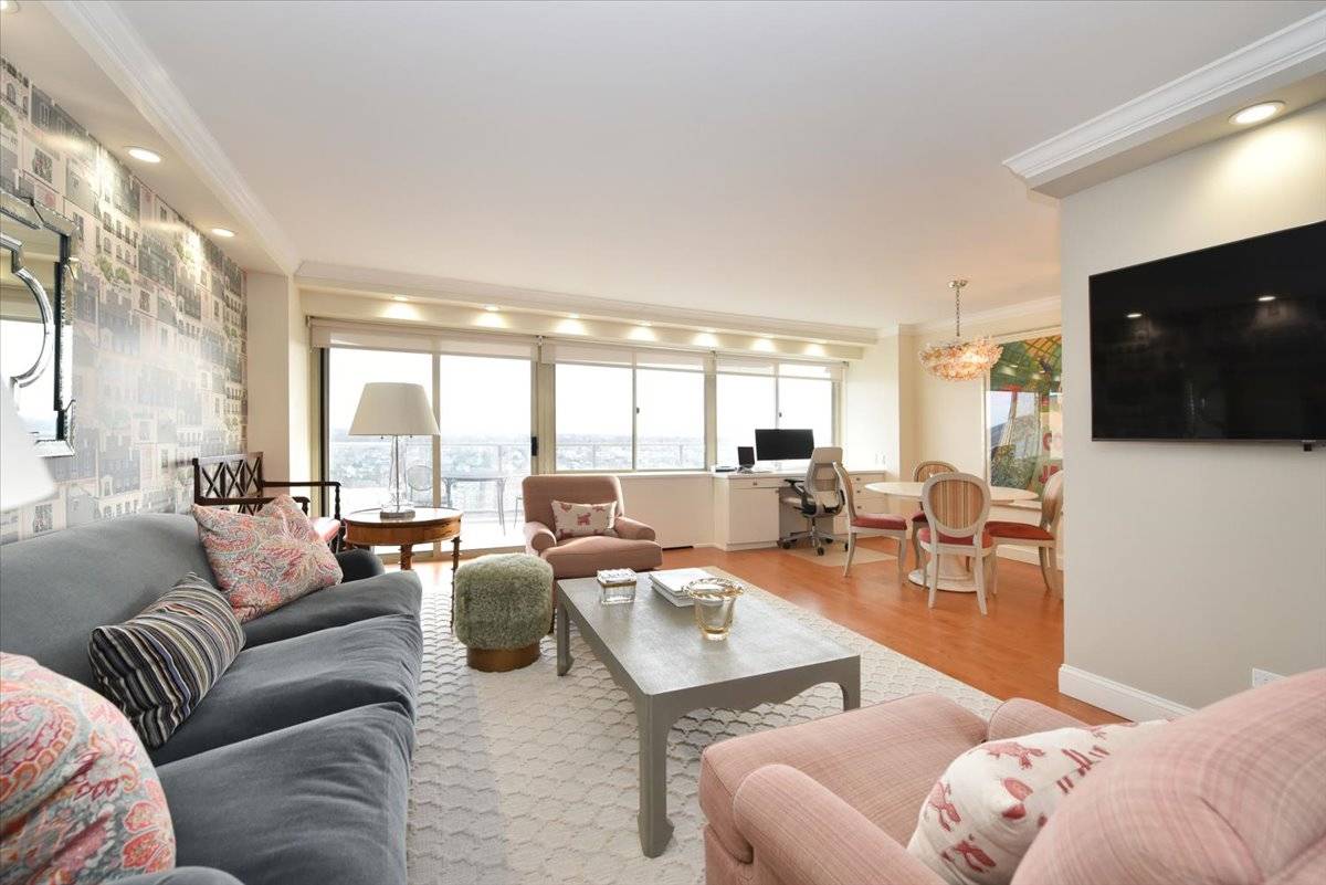 #3 photo, 18-15 215th street, #16R, קווינס Bayside , NY 11360