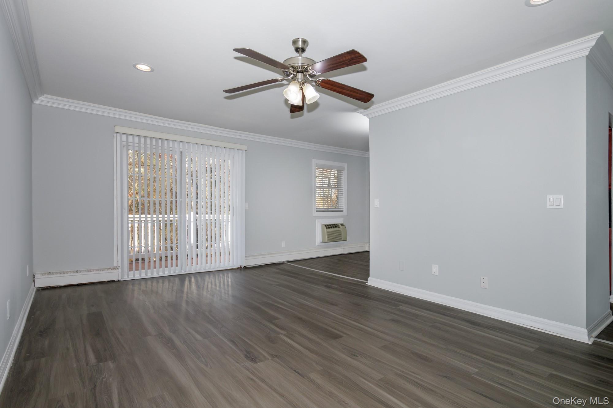 #4 photo, 1750 W Main Street, सफ़ोक काउंटी Riverhead , NY 11901