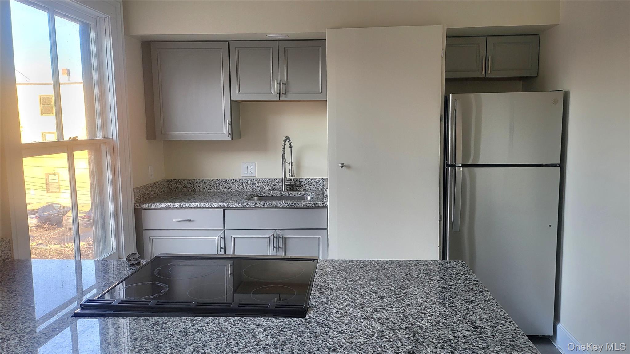 #2 photo, 216 Church St., Apt 2, 뉴욕주 Poughkeepsie , NY 12601