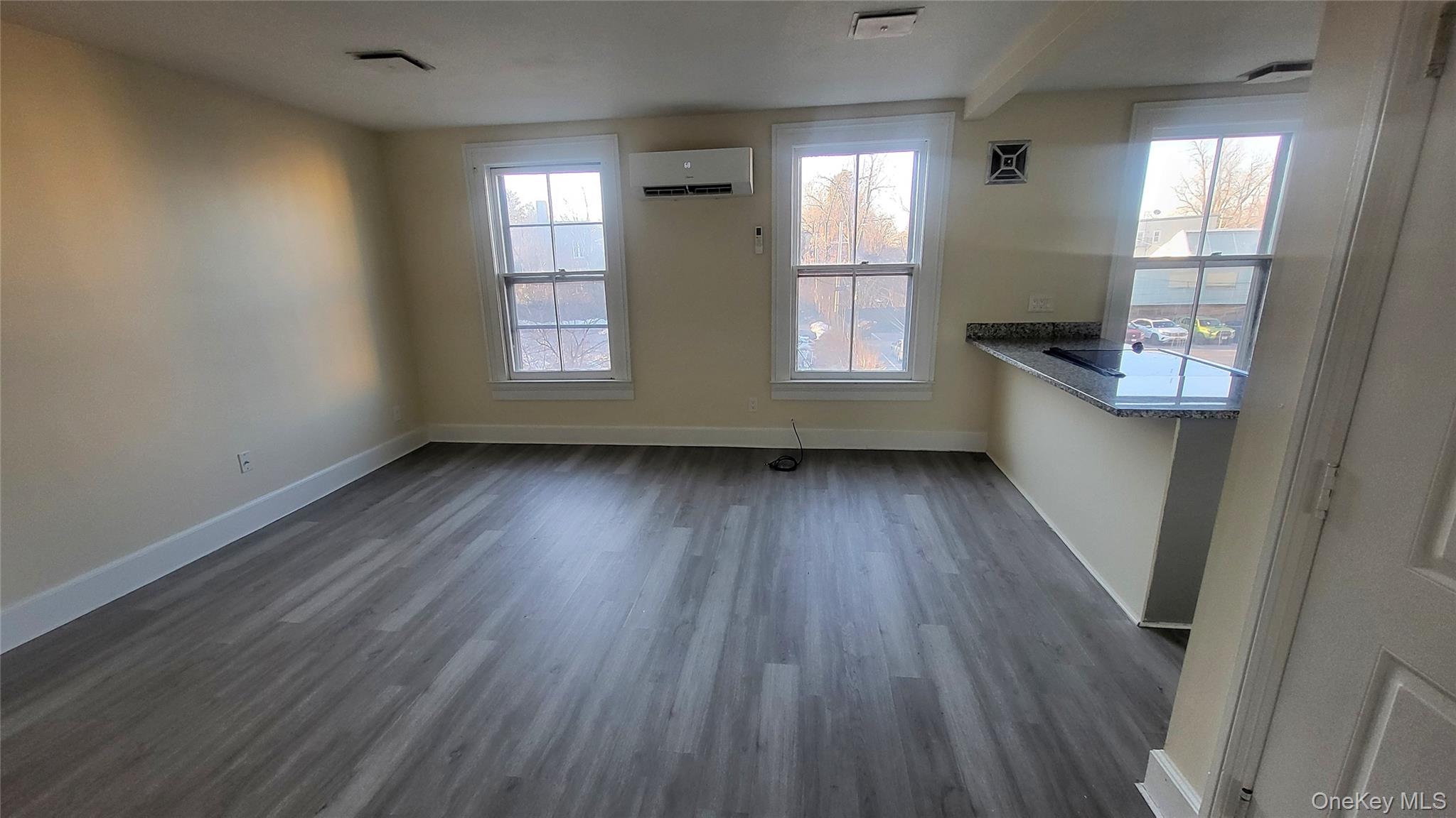 #4 photo, 216 Church St., Apt 2, 뉴욕주 Poughkeepsie , NY 12601