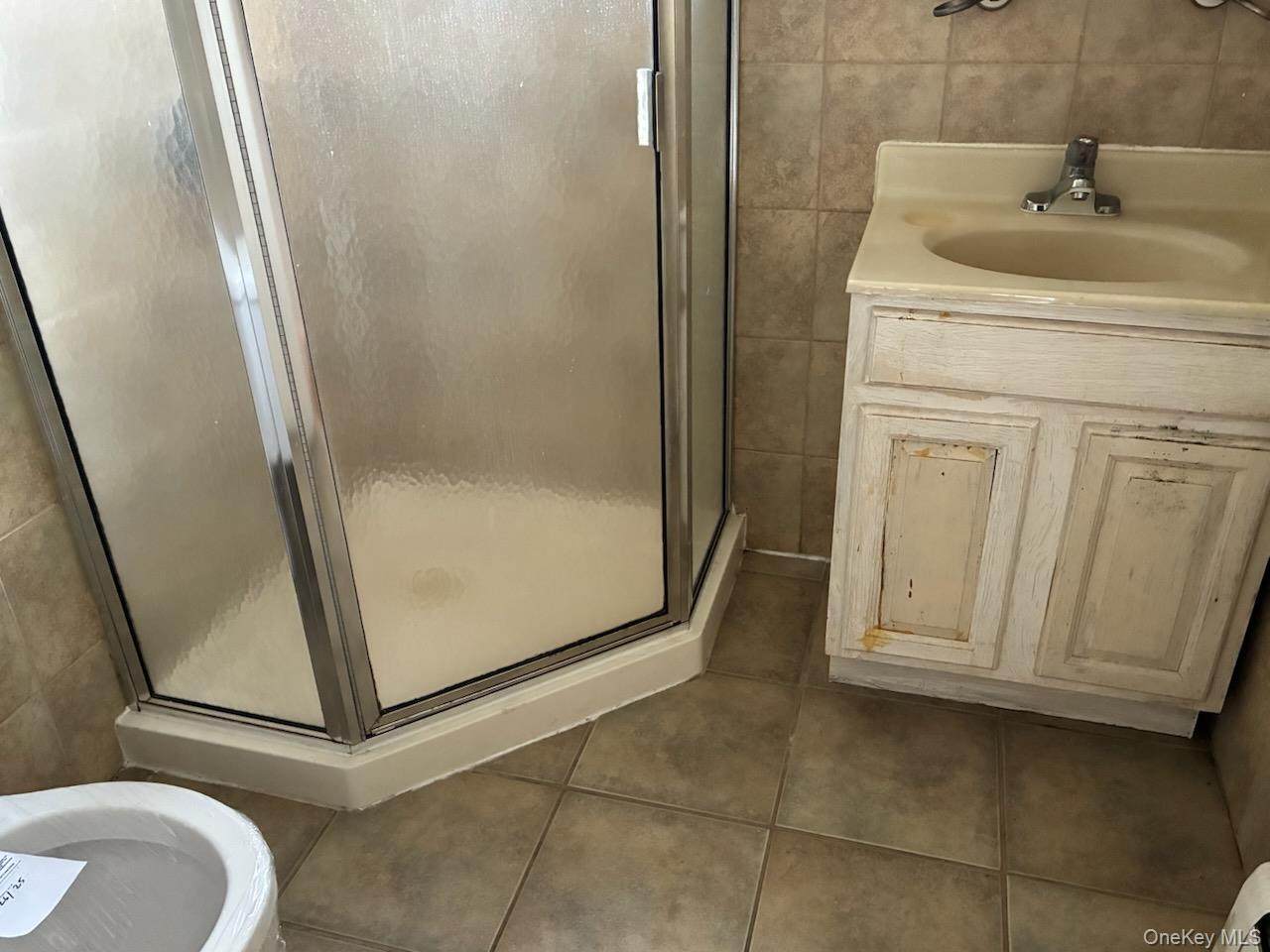 #17 photo, 1987 Cruger Avenue, ब्रोंक्स Bronx , NY 10462