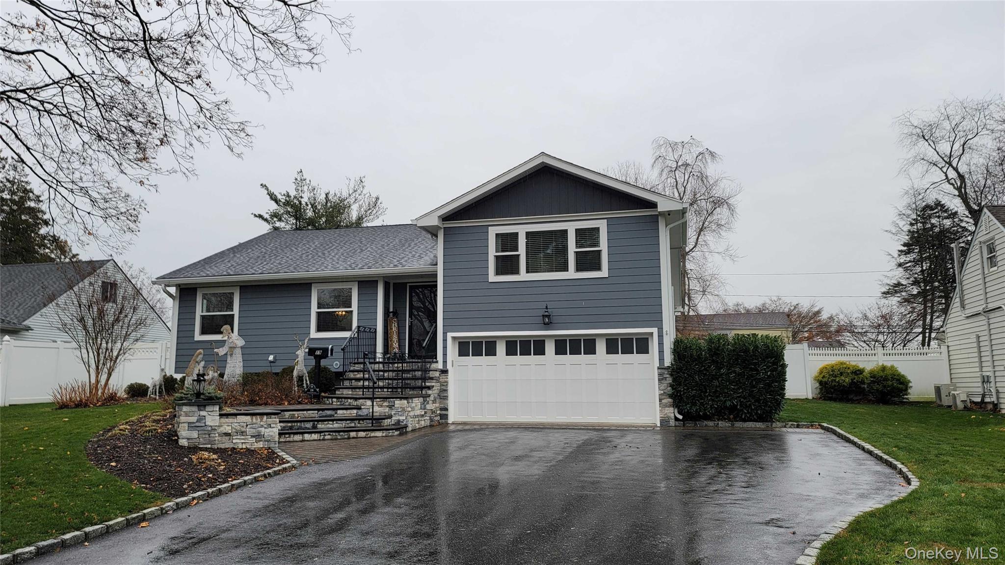 #1 photo, 19 Honeysuckle Lane, सफ़ोक काउंटी Kings Park , NY 11754
