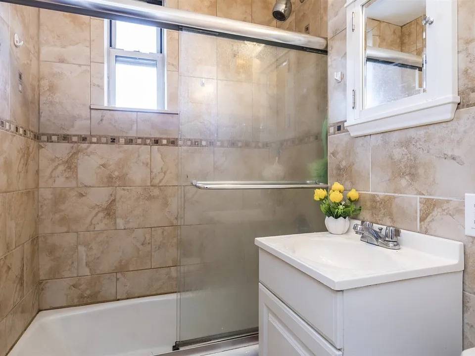 #3 photo, 192-14  station road, फ्लशिंग Flushing , NY 11358