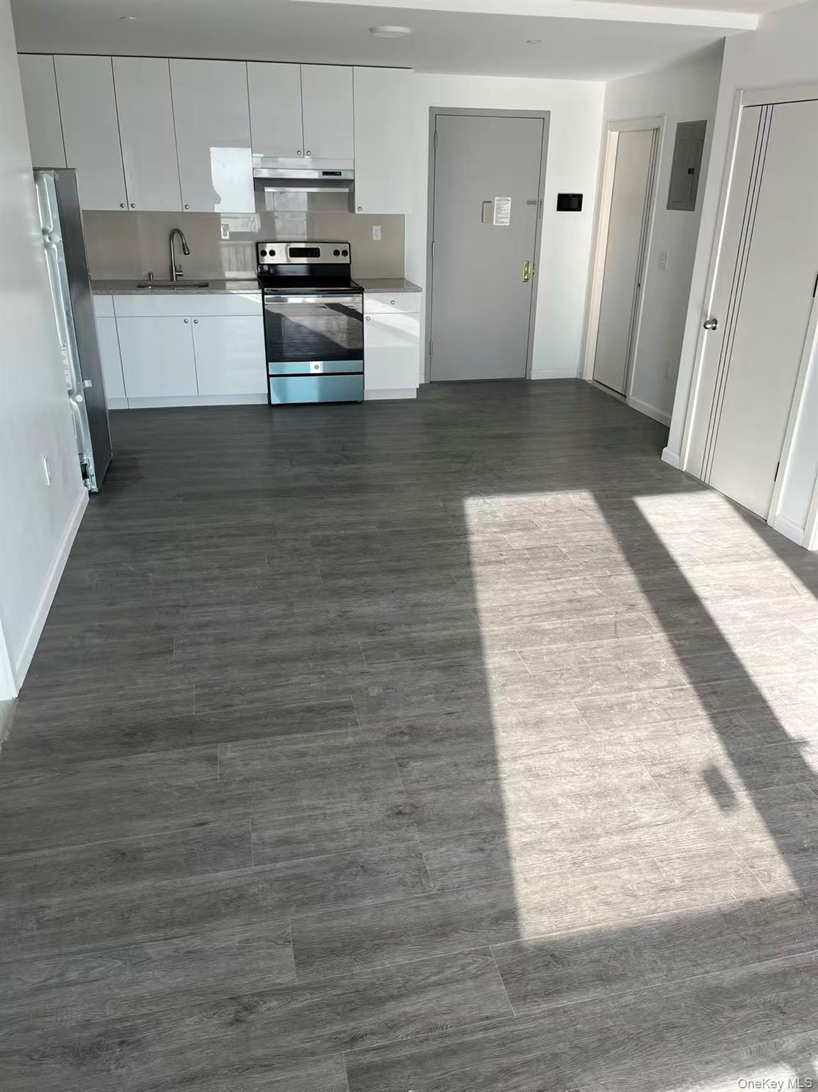 #1 photo, 70-40 45th Avenue, 뉴욕퀸즈 Woodside , NY 11377