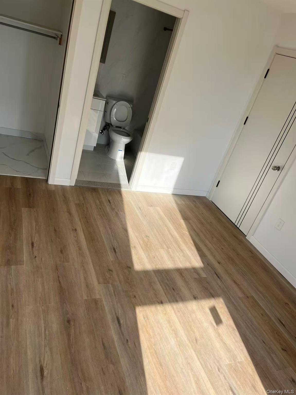 #3 photo, 70-40 45th Avenue, 뉴욕퀸즈 Woodside , NY 11377