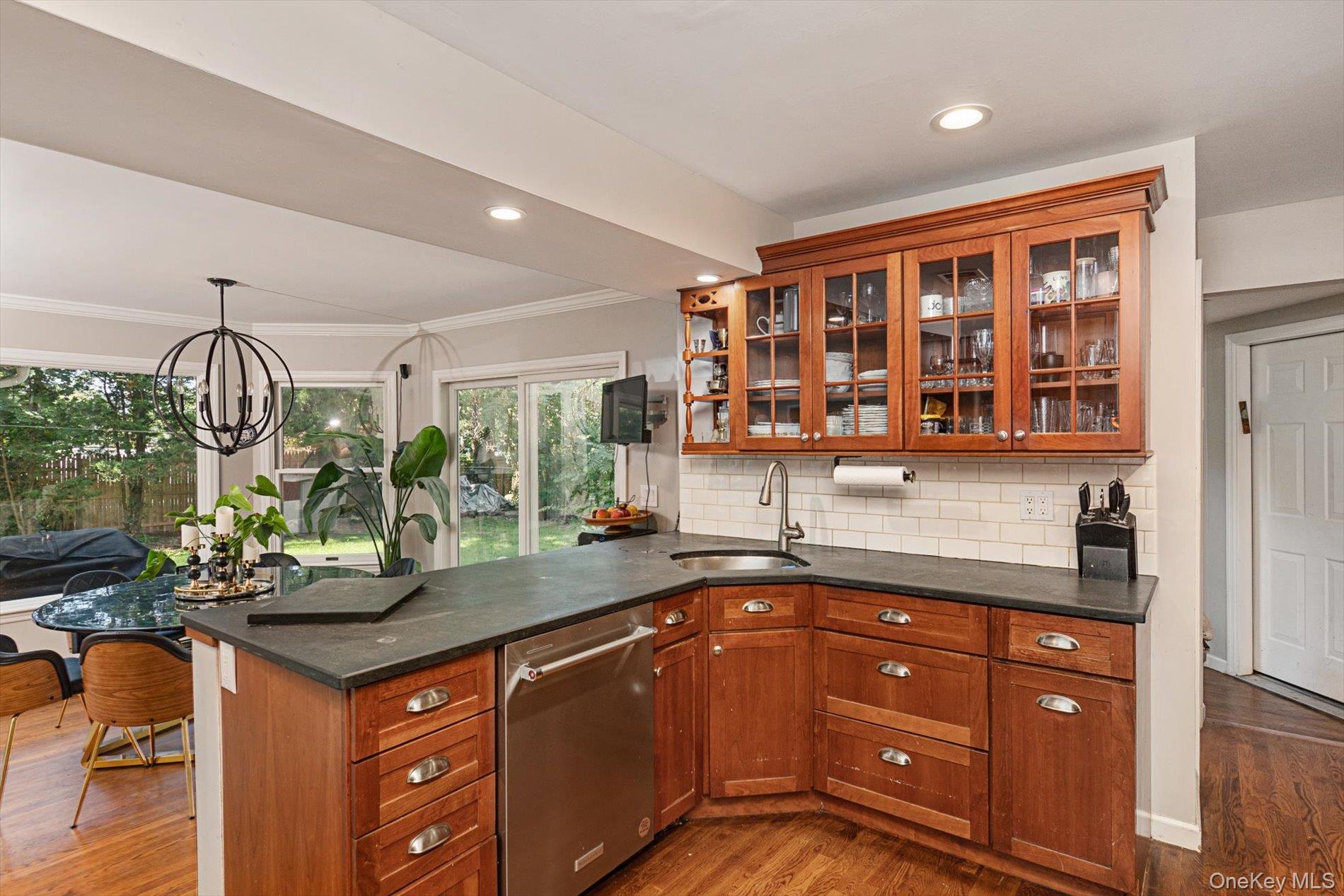 #10 photo, 151 Milburn Lane, מחוז נסאו East Hills , NY 11577