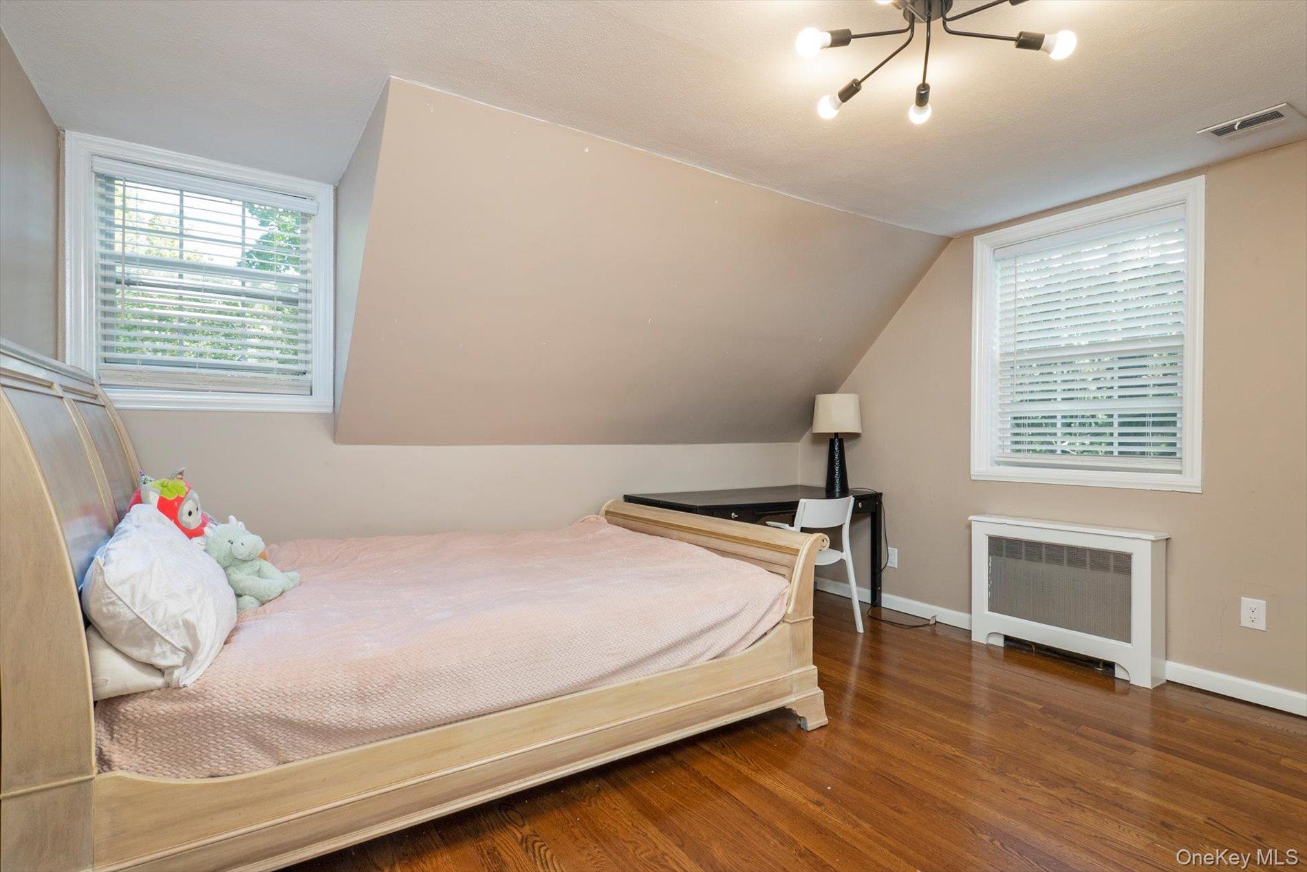 #16 photo, 151 Milburn Lane, מחוז נסאו East Hills , NY 11577