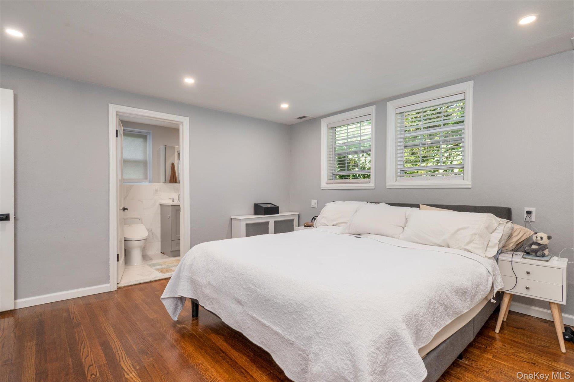 #18 photo, 151 Milburn Lane, מחוז נסאו East Hills , NY 11577