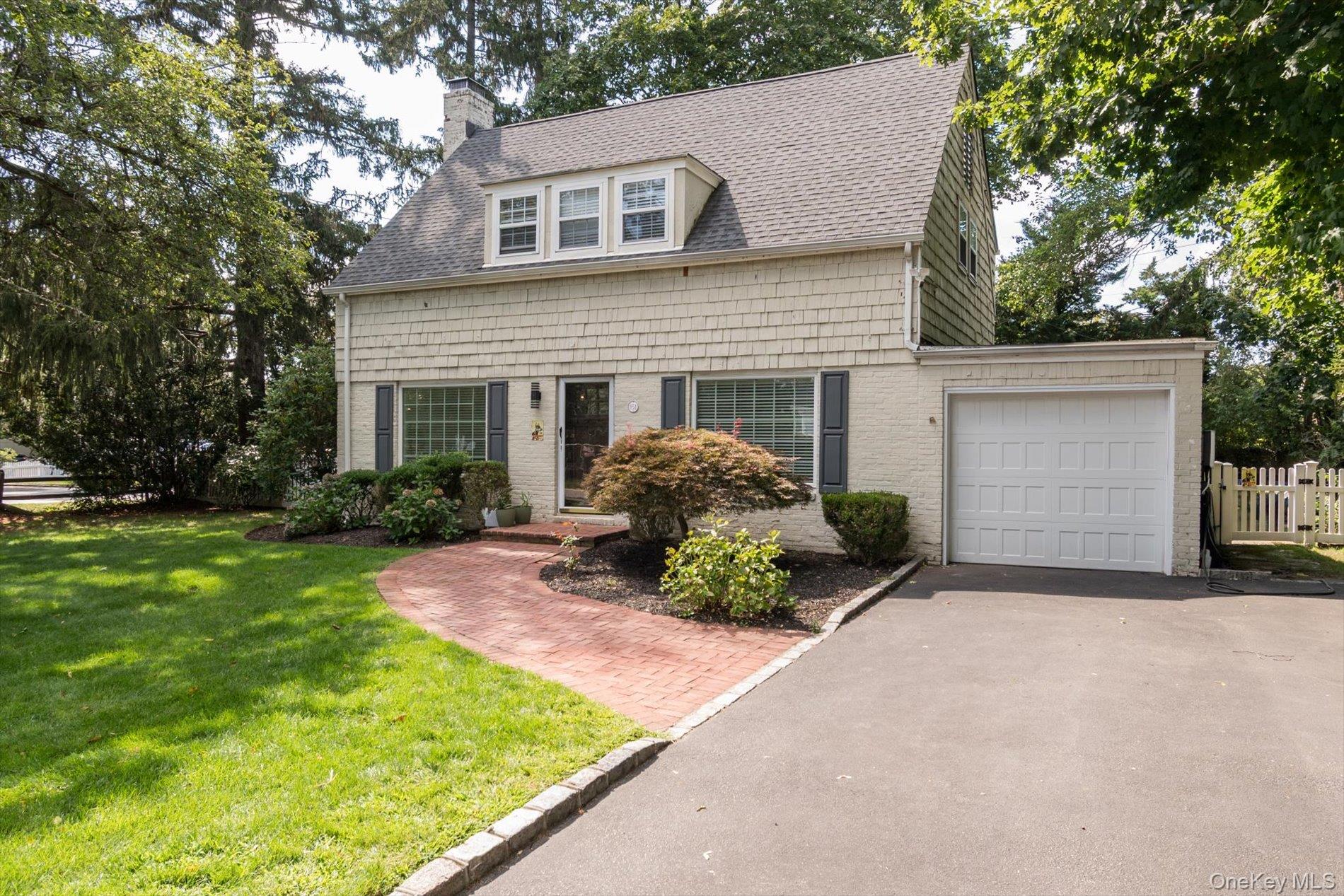 #2 photo, 151 Milburn Lane, מחוז נסאו East Hills , NY 11577