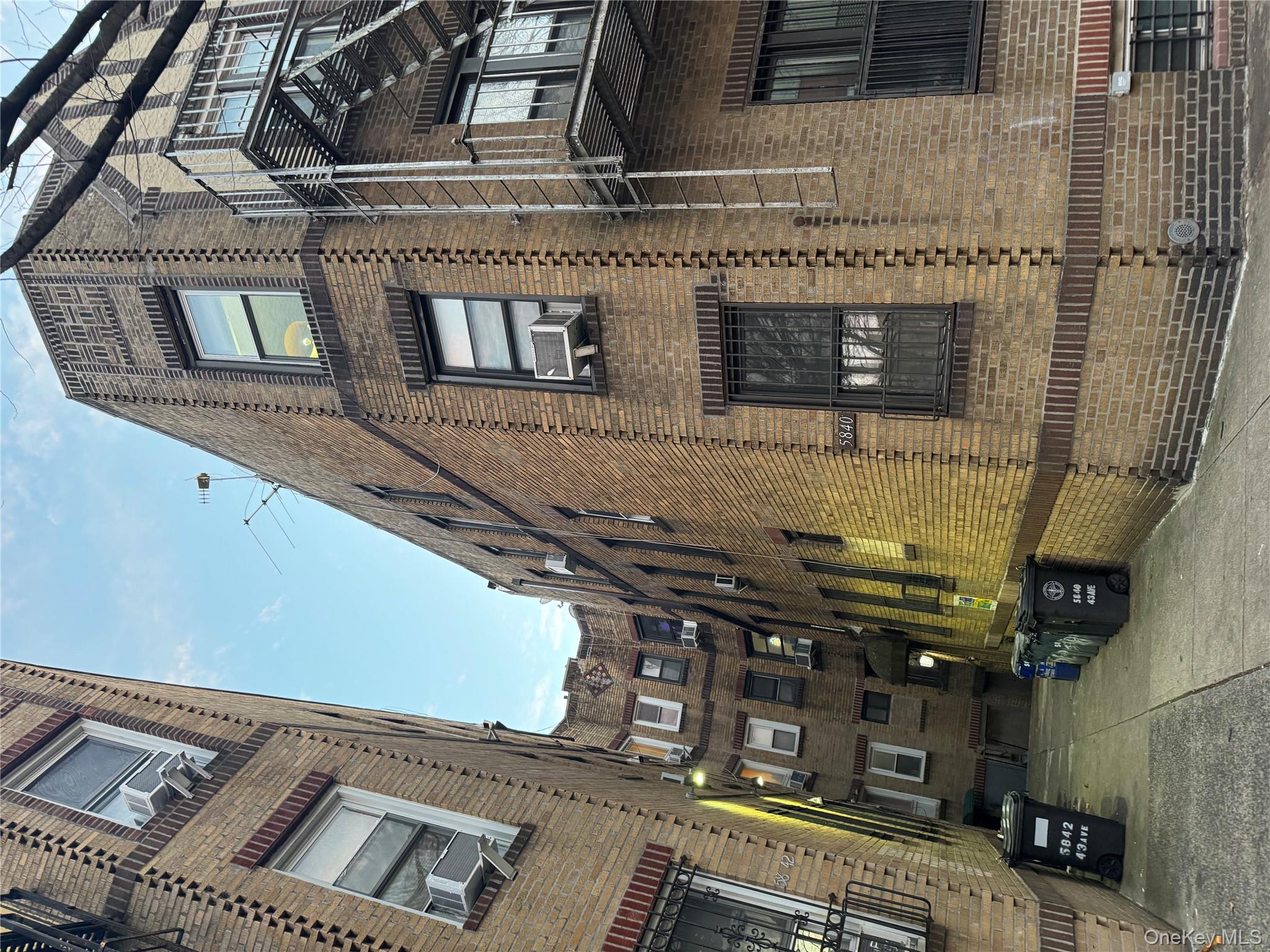 #1 photo, 58-40 43rd Avenue, 뉴욕퀸즈 Woodside , NY 11377