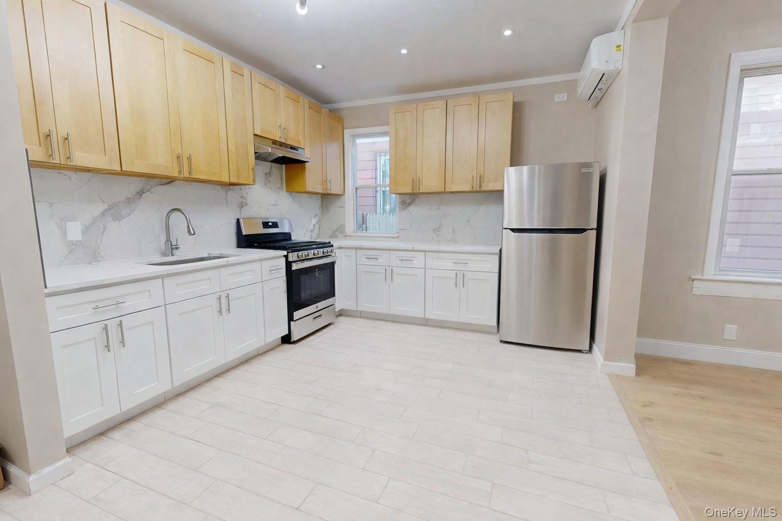 #2 photo, 9561 115th Street, קווינס Richmond Hill , NY 11419