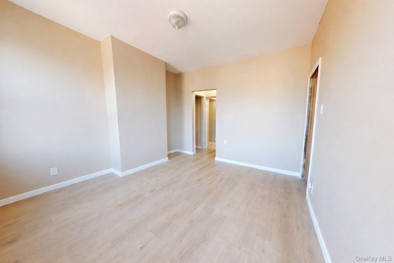 #8 photo, 9561 115th Street, קווינס Richmond Hill , NY 11419