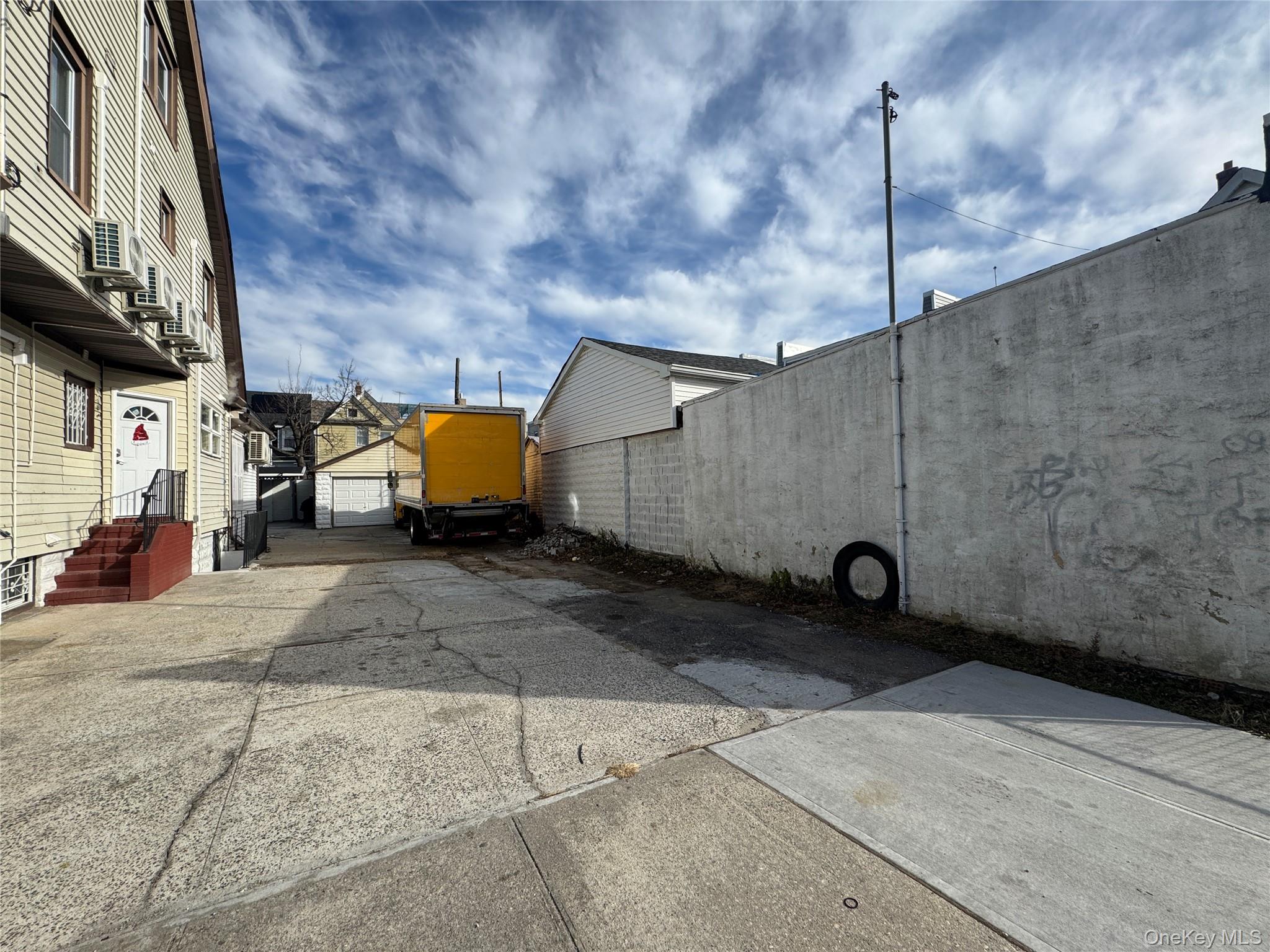 #1 photo, 8779 111th Street, קווינס Richmond Hill , NY 11418