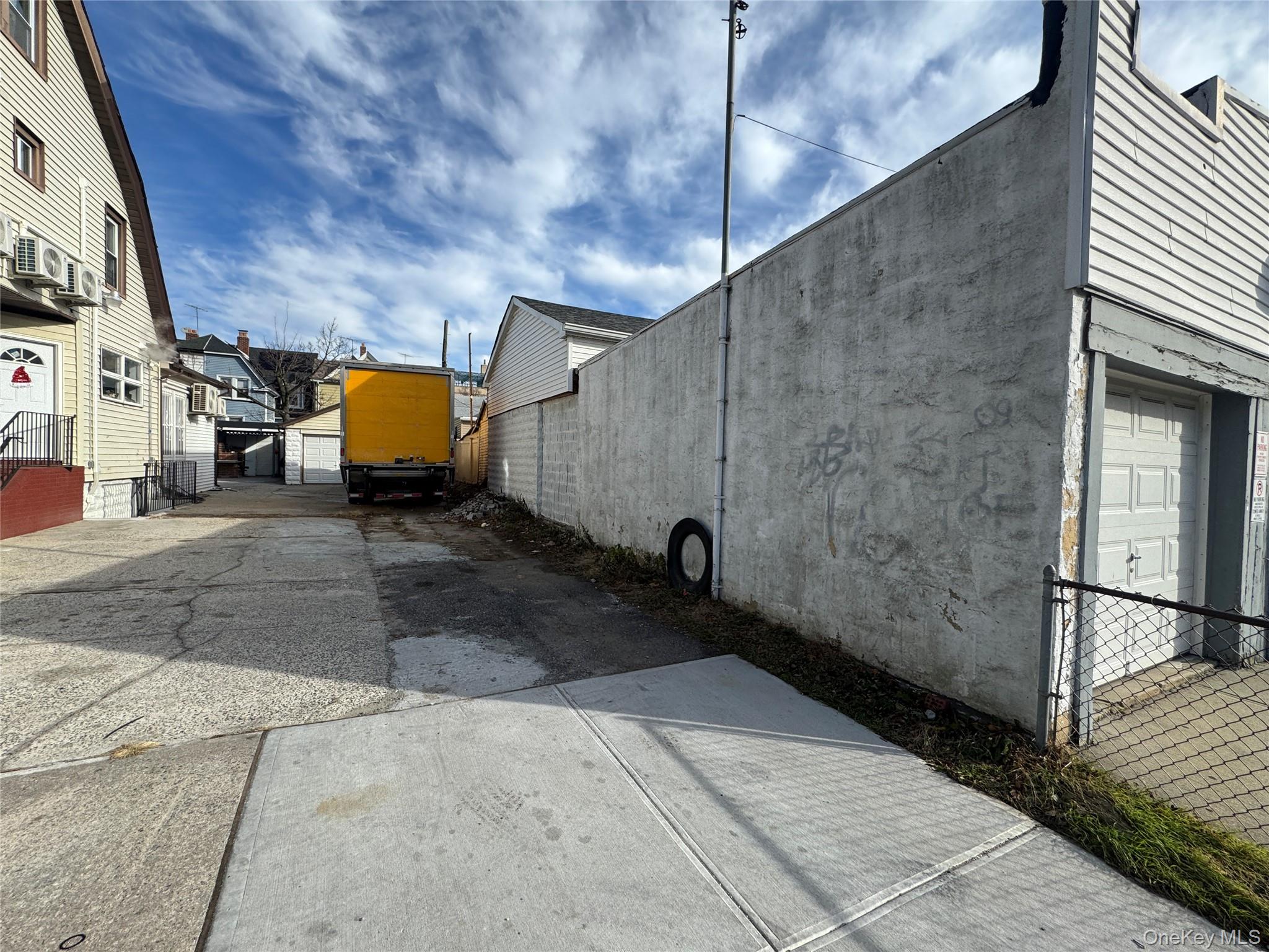 #3 photo, 8779 111th Street, קווינס Richmond Hill , NY 11418