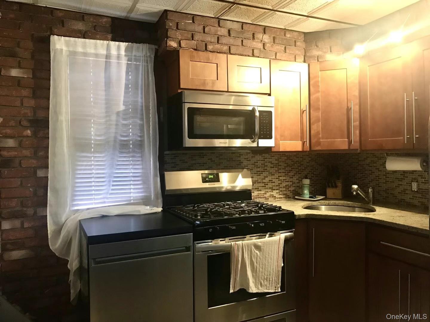 #4 photo, 207-01 34th Avenue, קווינס Bayside , NY 11361