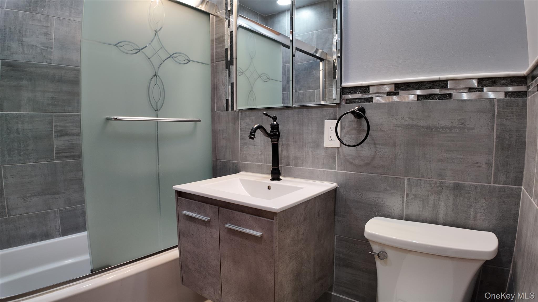 #3 photo, 420 Screvin Avenue, 브롱크스 Bronx , NY 10473