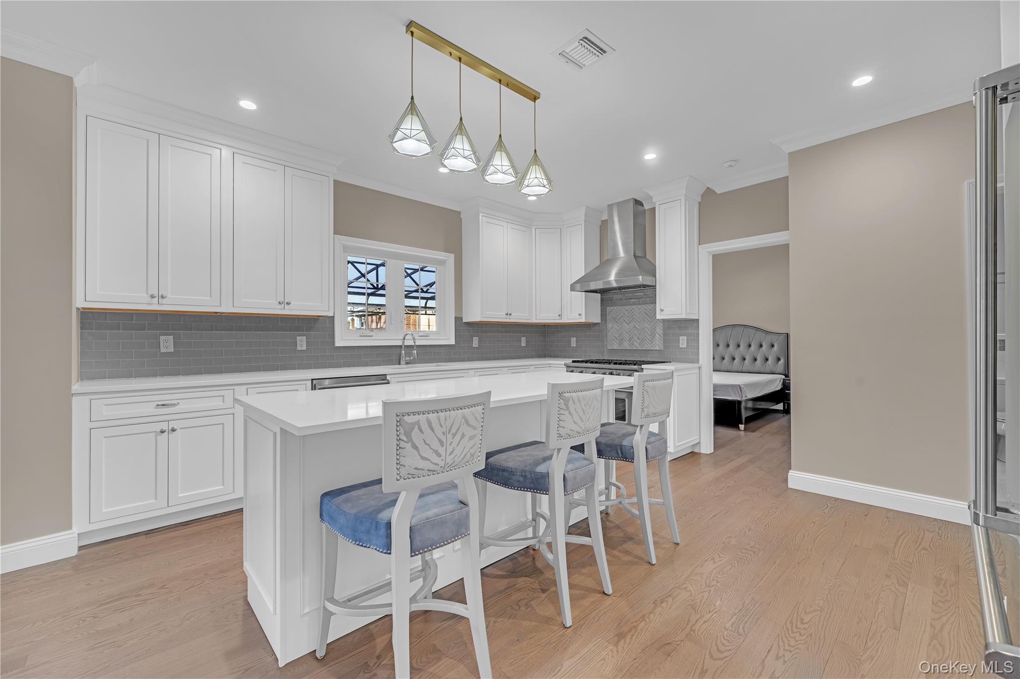 #10 photo, 76 Northern Parkway, Plainview , NY 11803