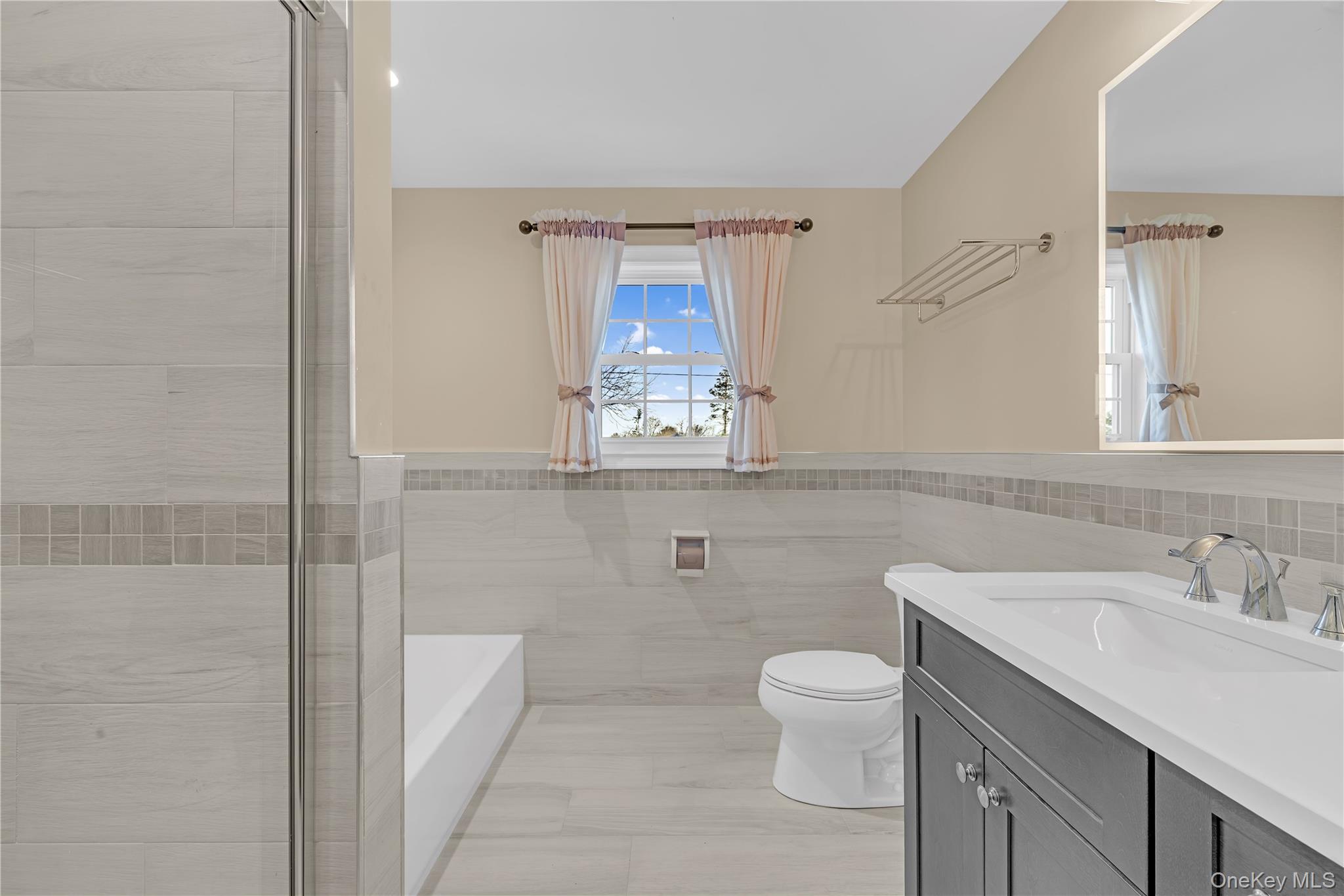 #19 photo, 76 Northern Parkway, Plainview , NY 11803