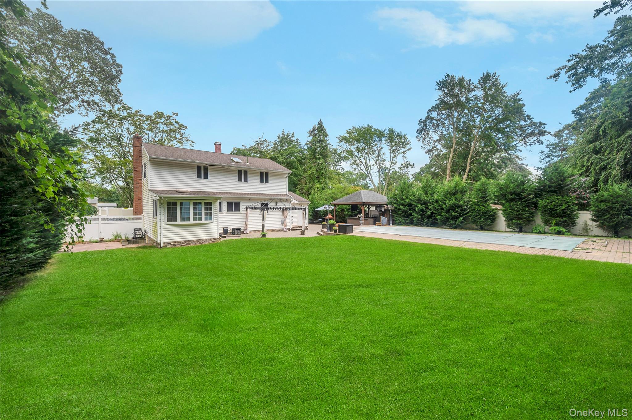 #17 photo, 8 Brenner Road, सफ़ोक काउंटी Coram , NY 11727