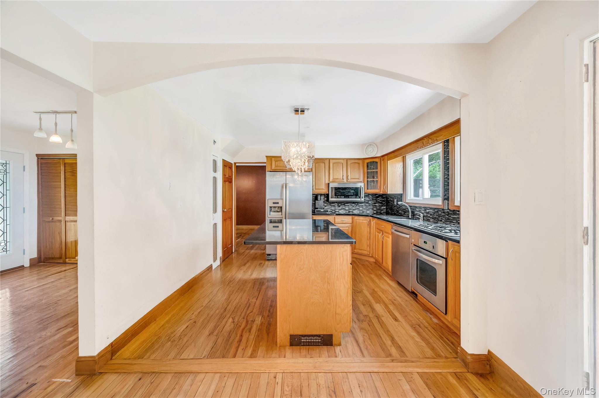 #8 photo, 8 Brenner Road, सफ़ोक काउंटी Coram , NY 11727