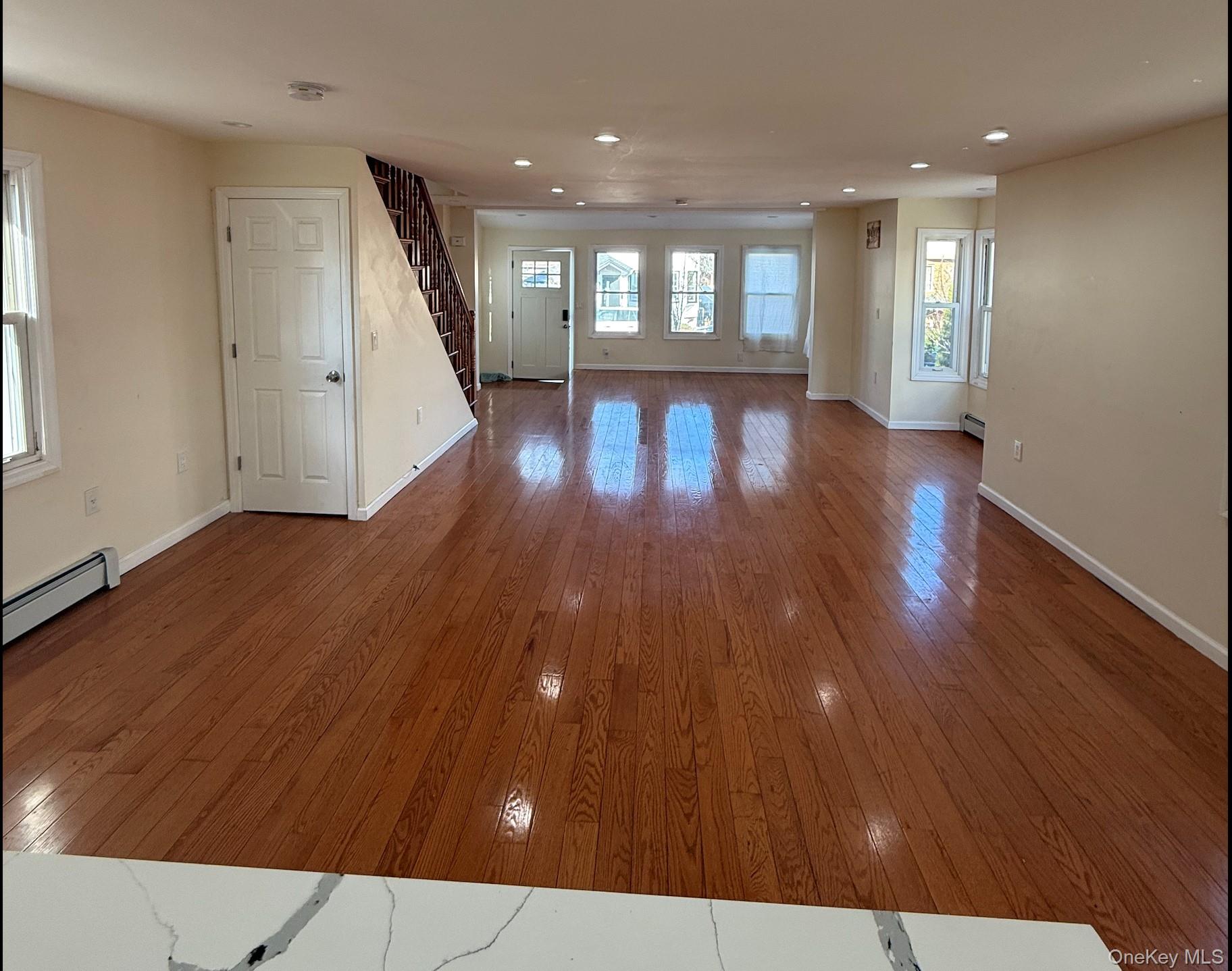 #2 photo, 15424 13th Avenue, कुईंस Beechhurst , NY 11357