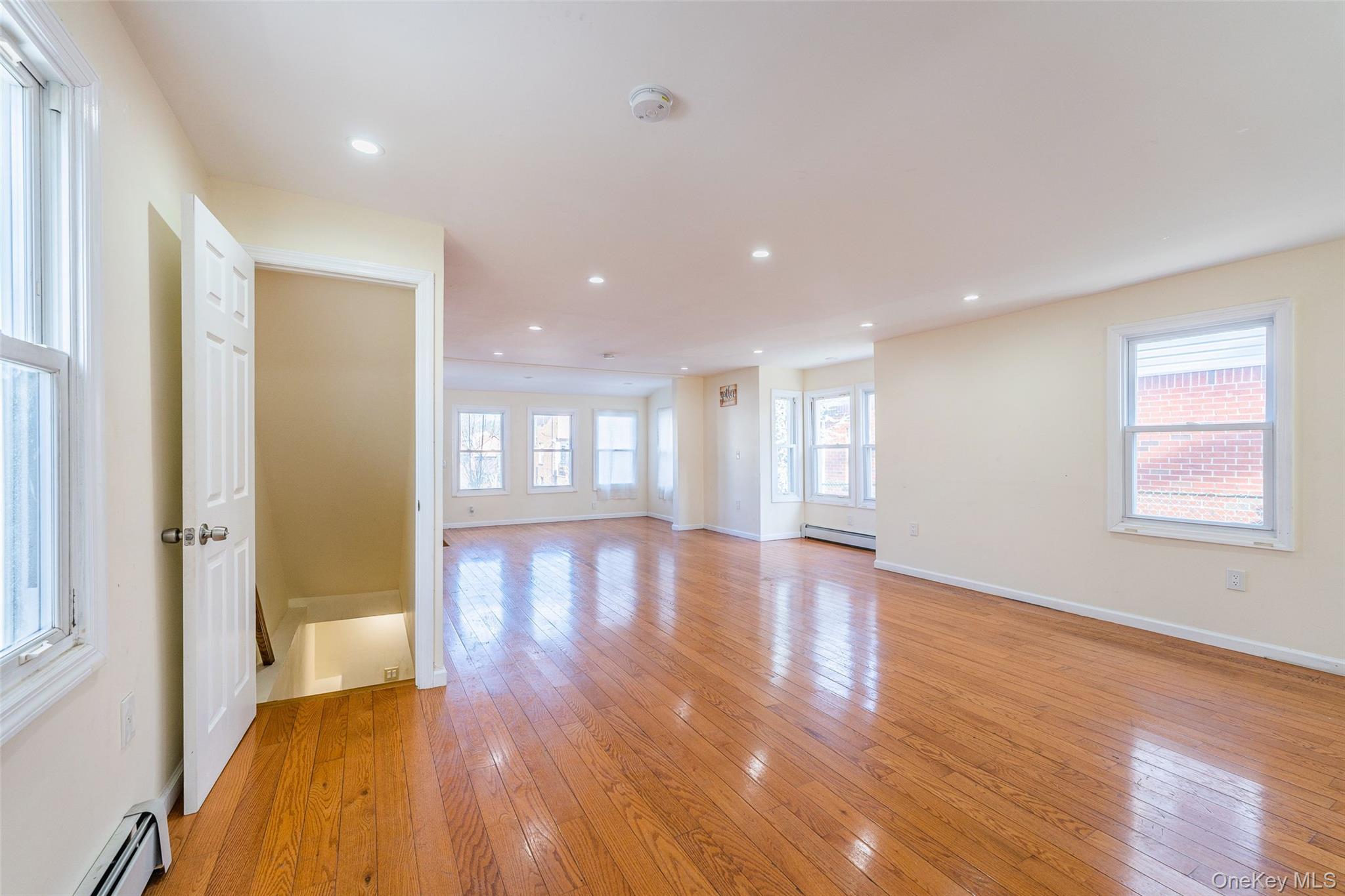 #9 photo, 15424 13th Avenue, كوينز Beechhurst , NY 11357