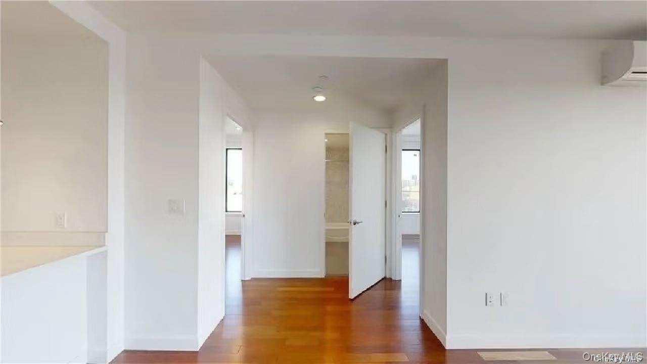 #6 photo, 32-60 106th Street, एल्महर्स्ट East Elmhurst , NY 11369