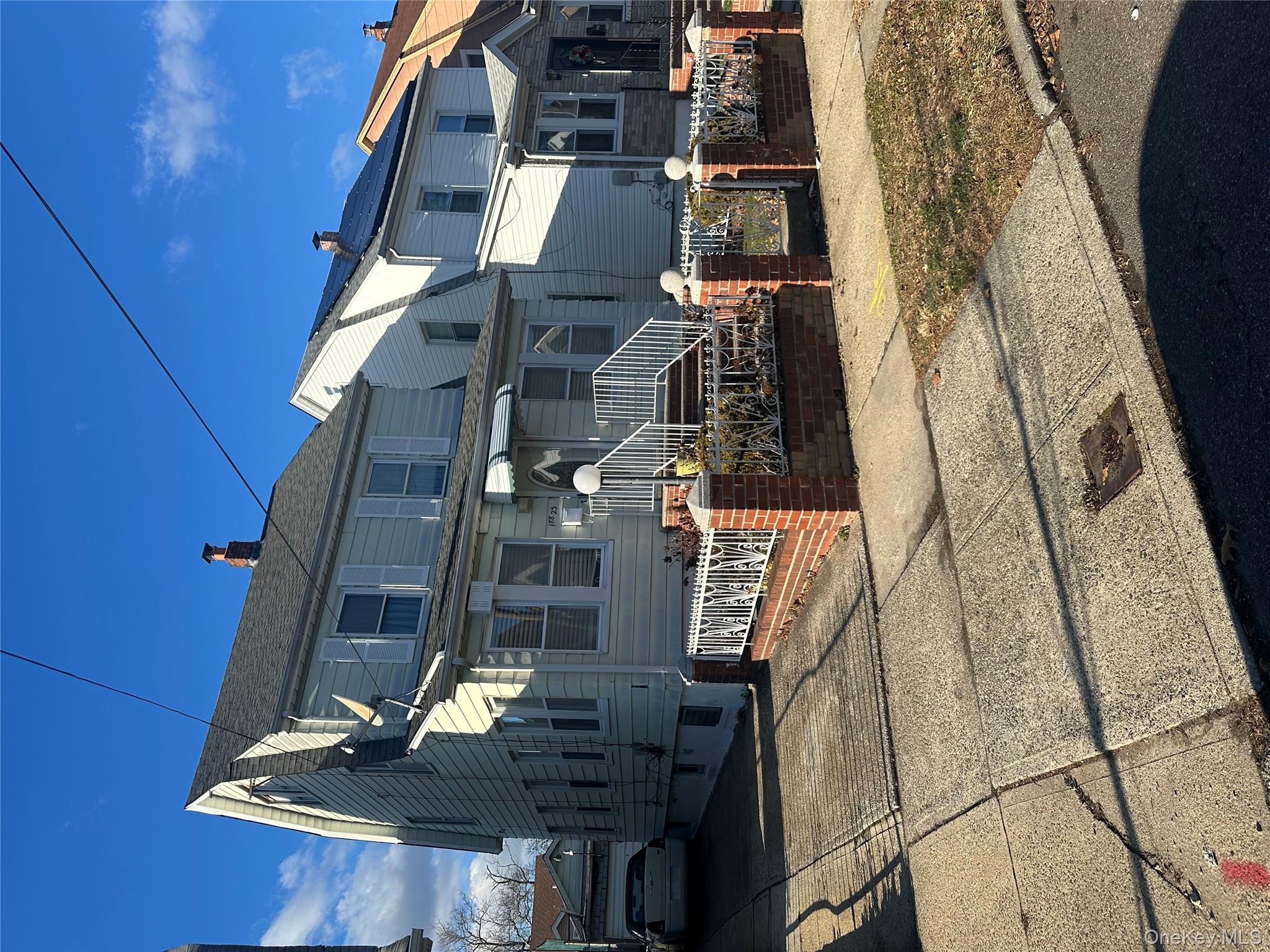 #1 photo, 18823 Mangin Avenue, קווינס Saint Albans , NY 11412