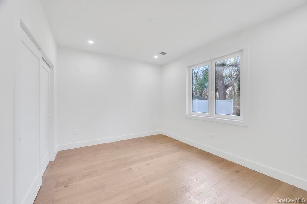 #17 photo, 126 Rim Lane, מחוז נסאו Hicksville , NY 11801