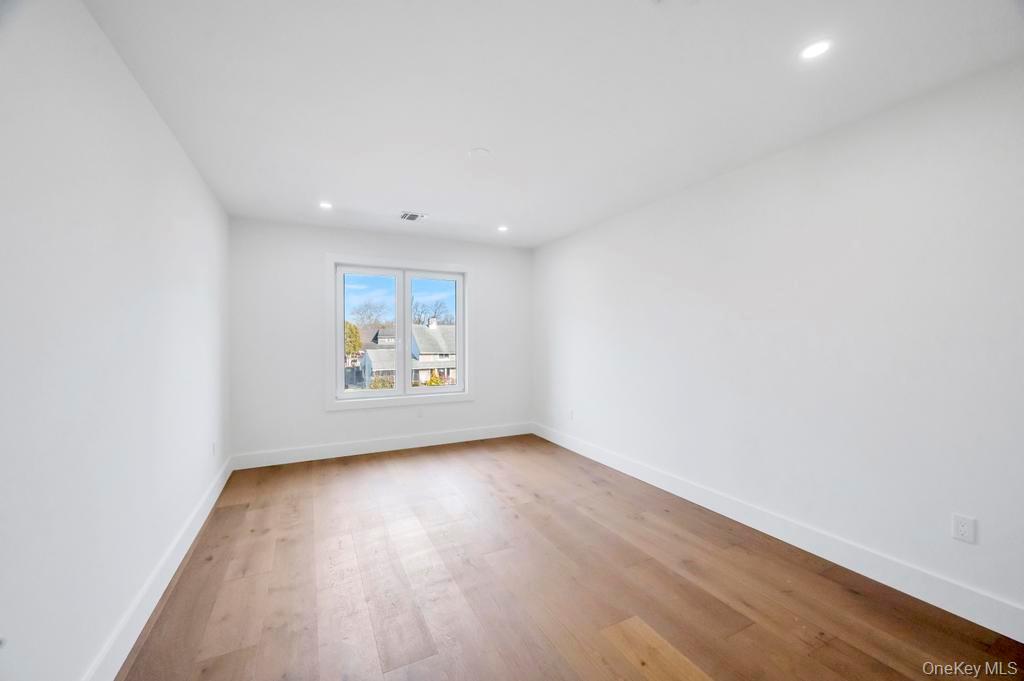 #19 photo, 126 Rim Lane, מחוז נסאו Hicksville , NY 11801