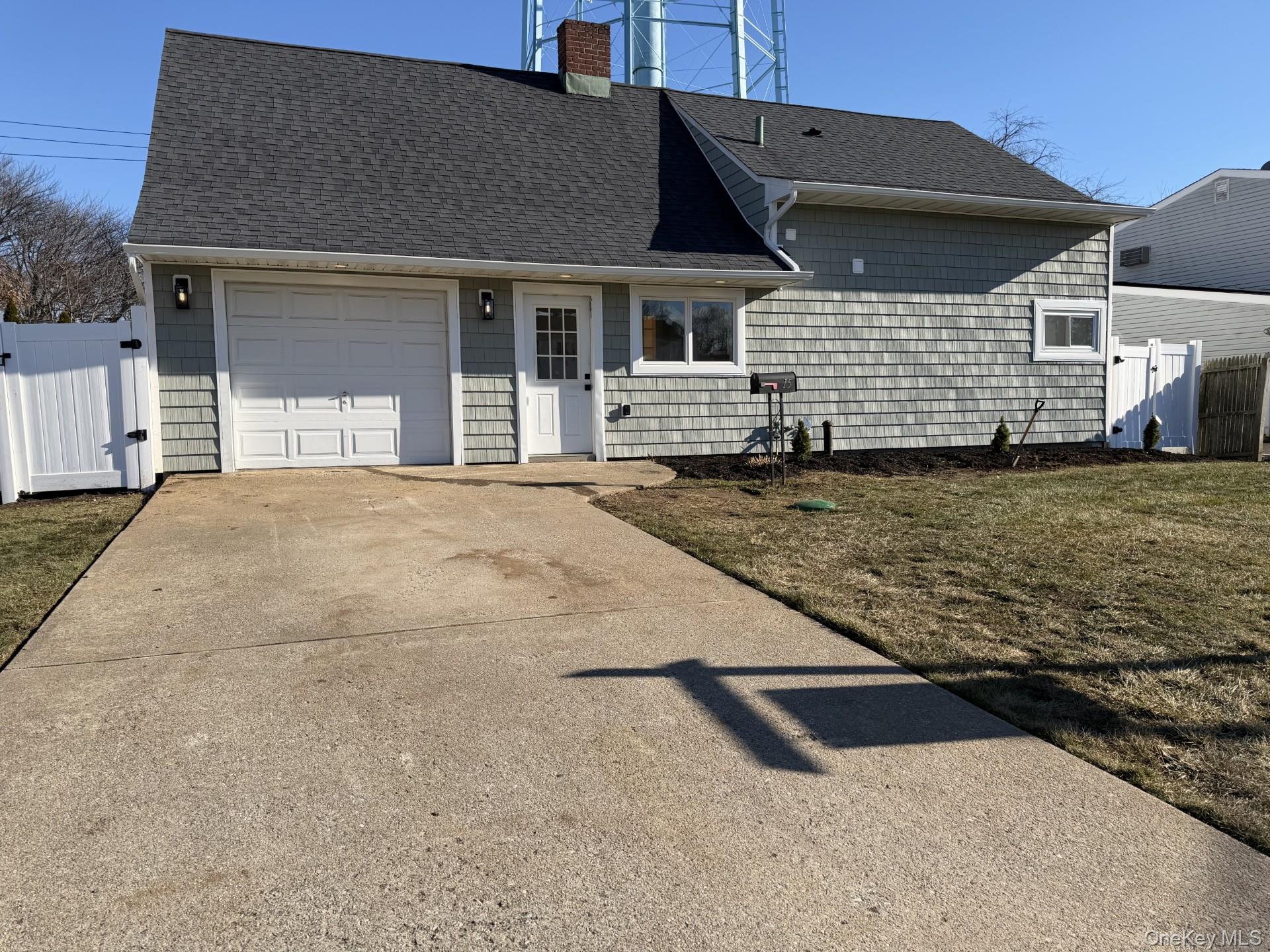 #1 photo, 15 Bond Lane, ناسو Hicksville , NY 11801