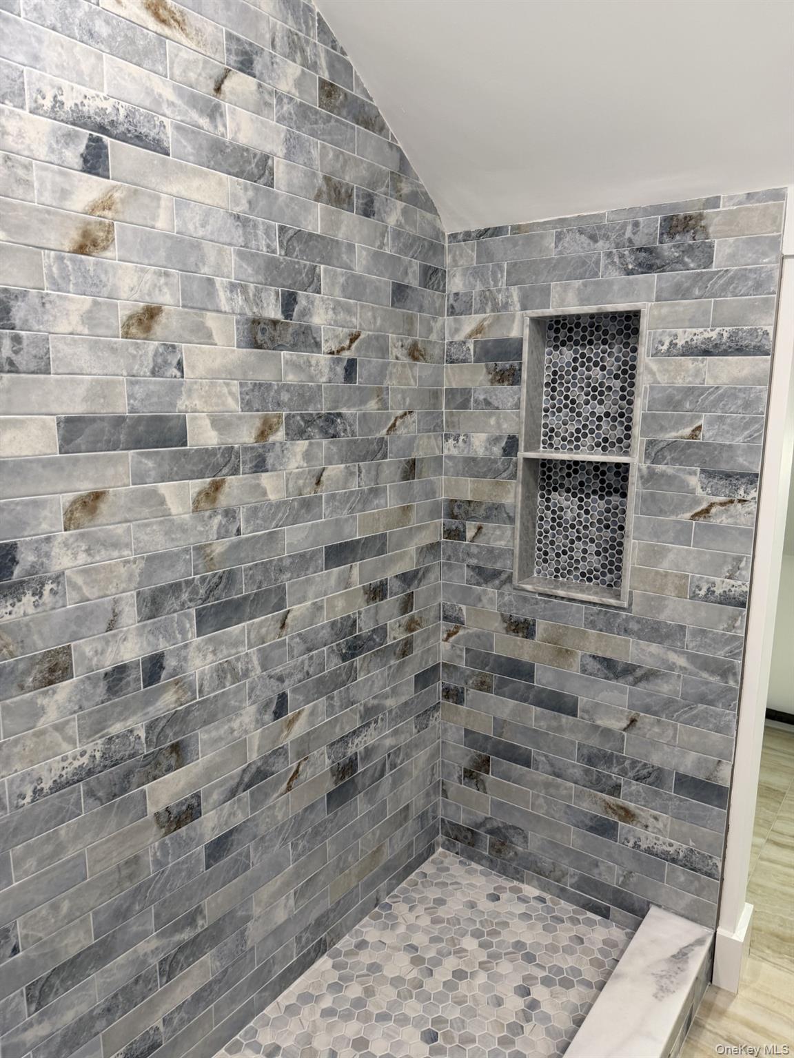 #13 photo, 15 Bond Lane, ناسو Hicksville , NY 11801