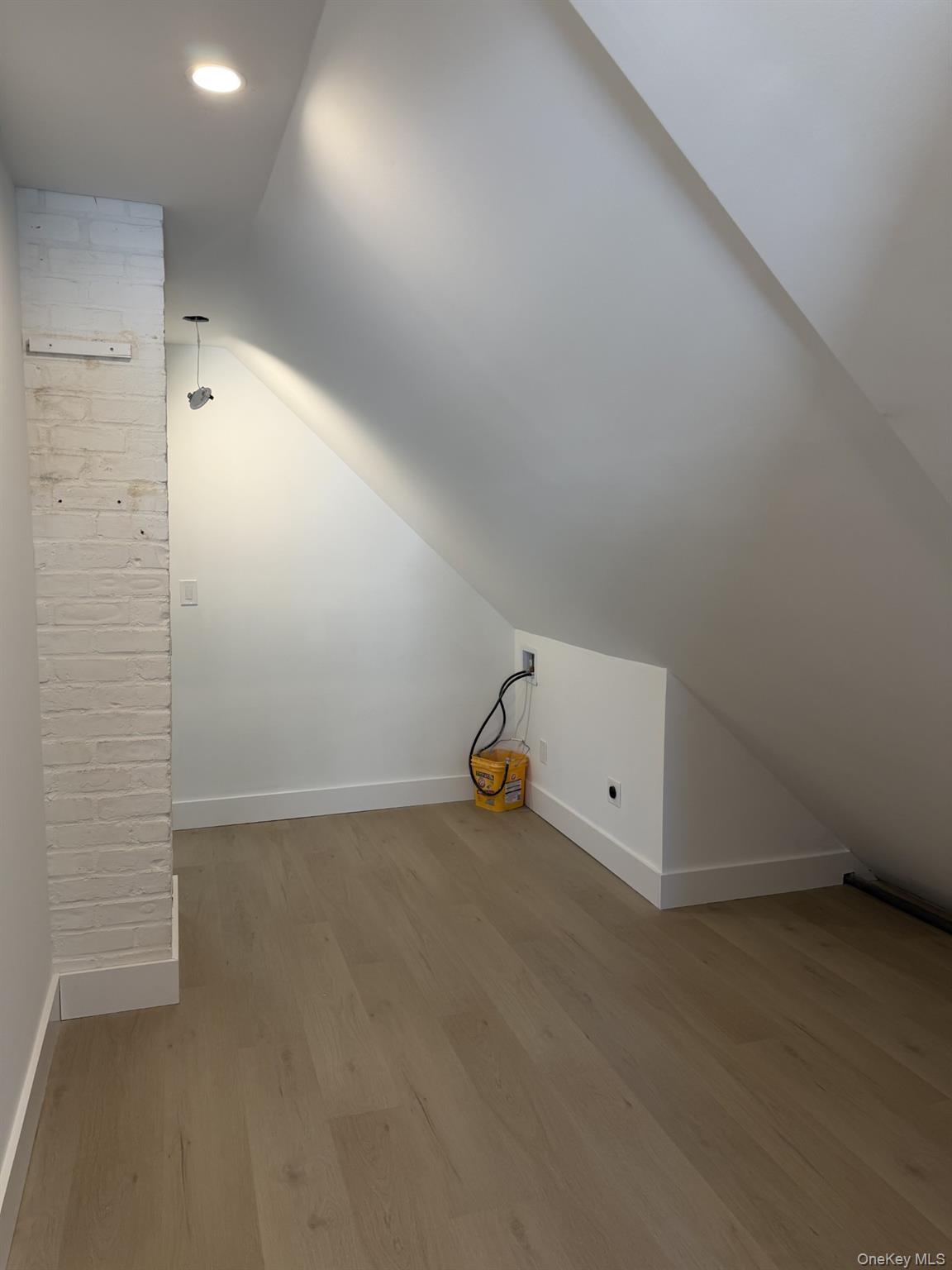 #14 photo, 15 Bond Lane, ناسو Hicksville , NY 11801