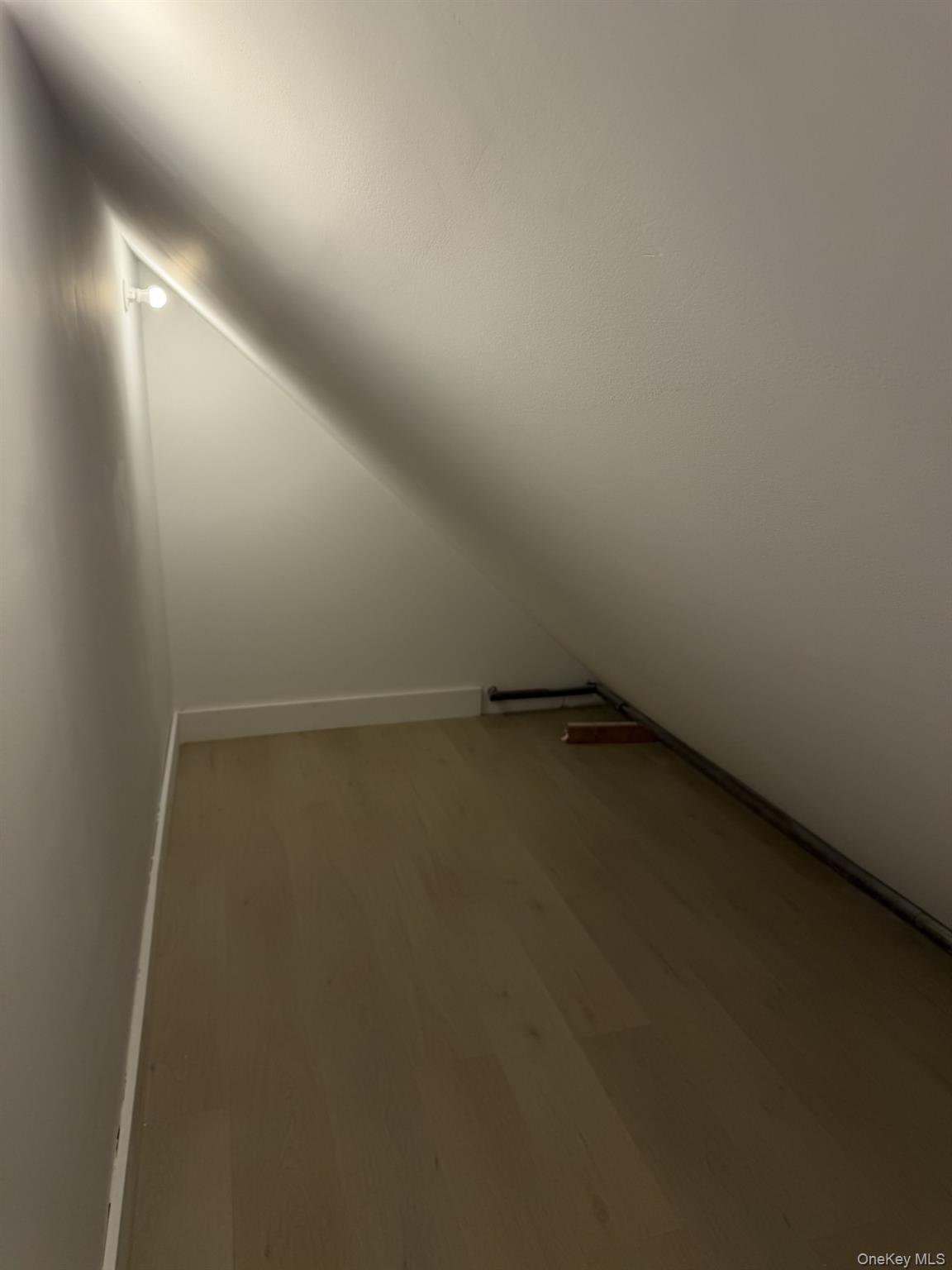 #15 photo, 15 Bond Lane, ناسو Hicksville , NY 11801