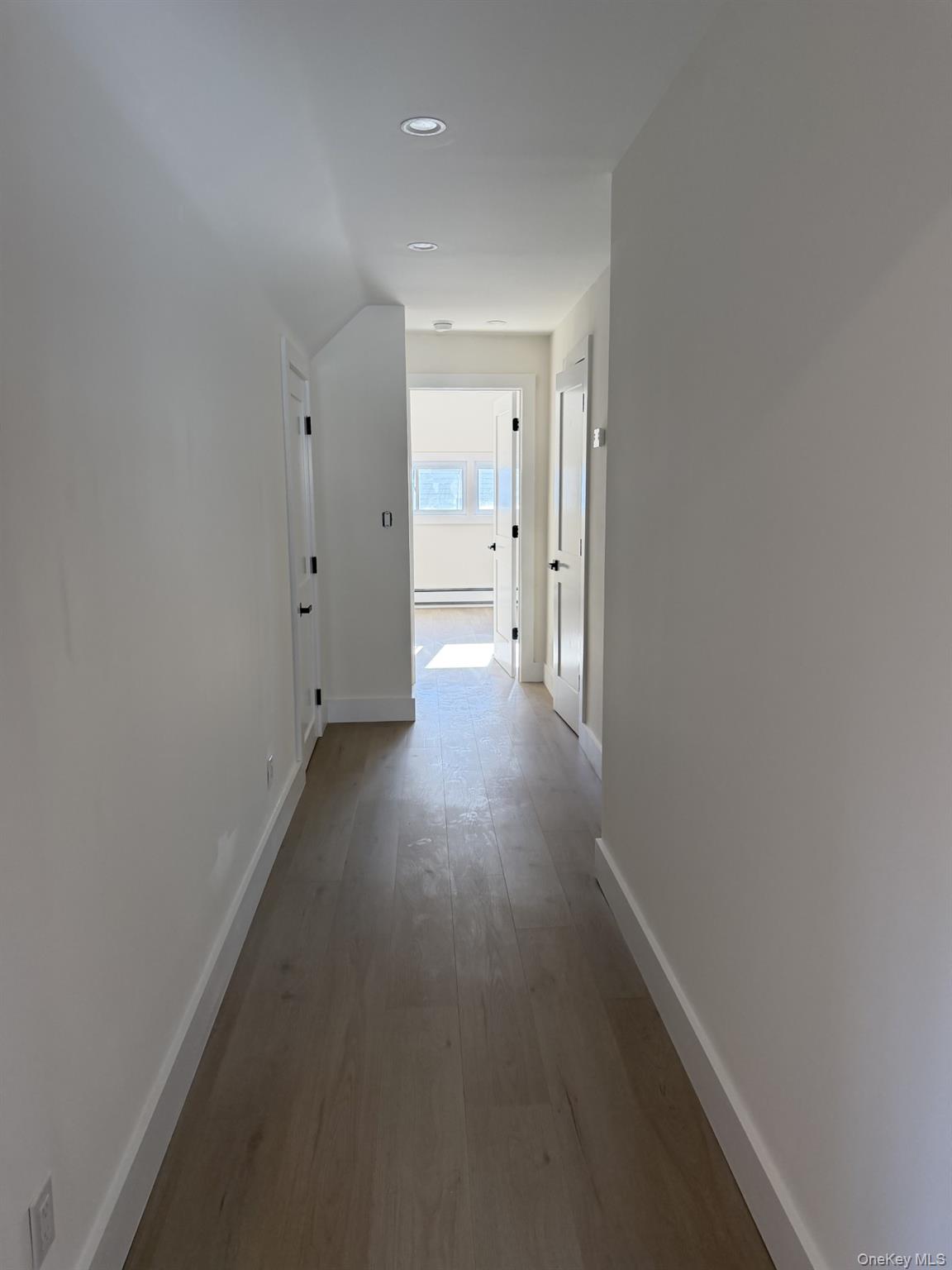 #16 photo, 15 Bond Lane, ناسو Hicksville , NY 11801