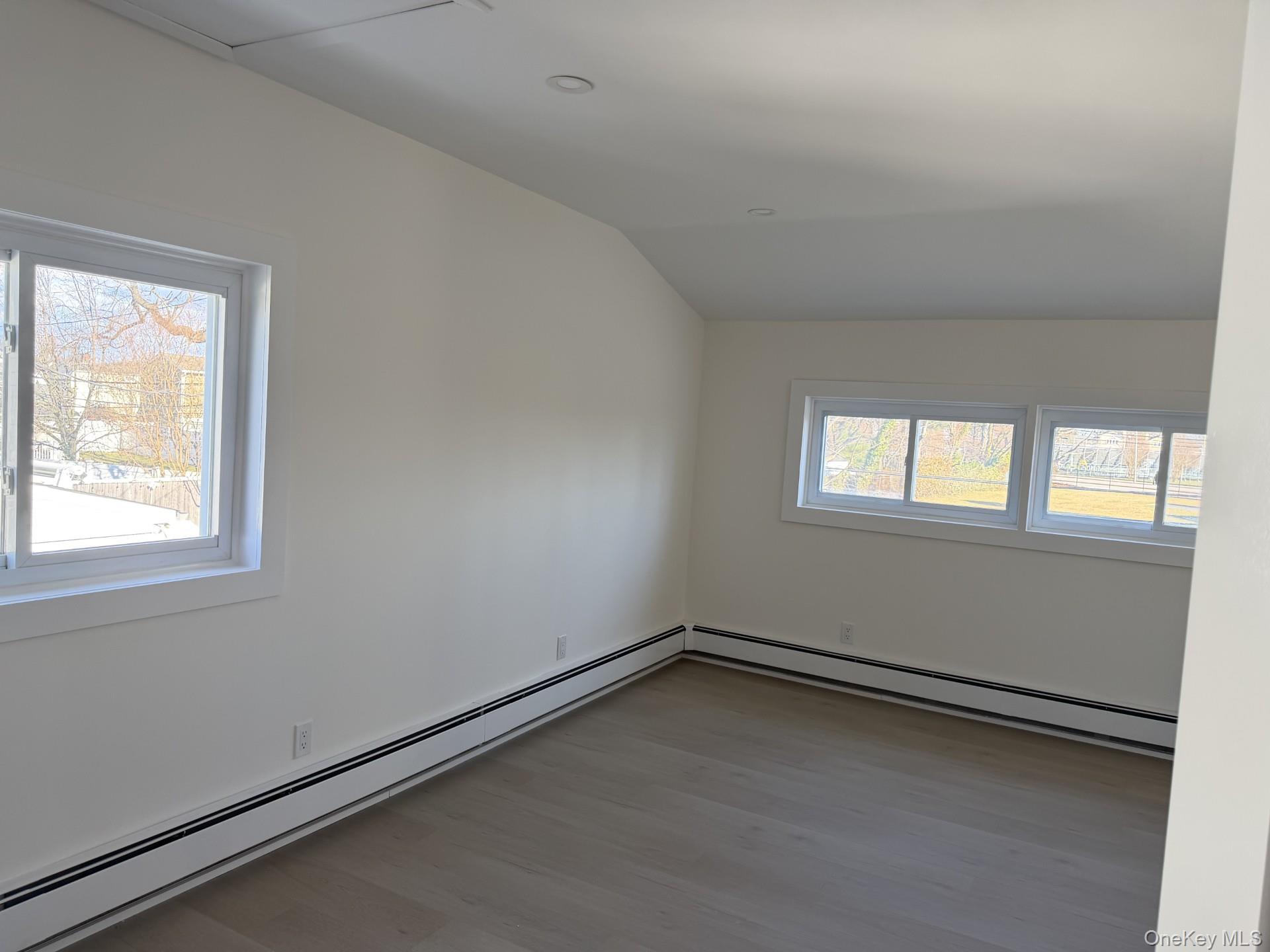 #17 photo, 15 Bond Lane, ناسو Hicksville , NY 11801