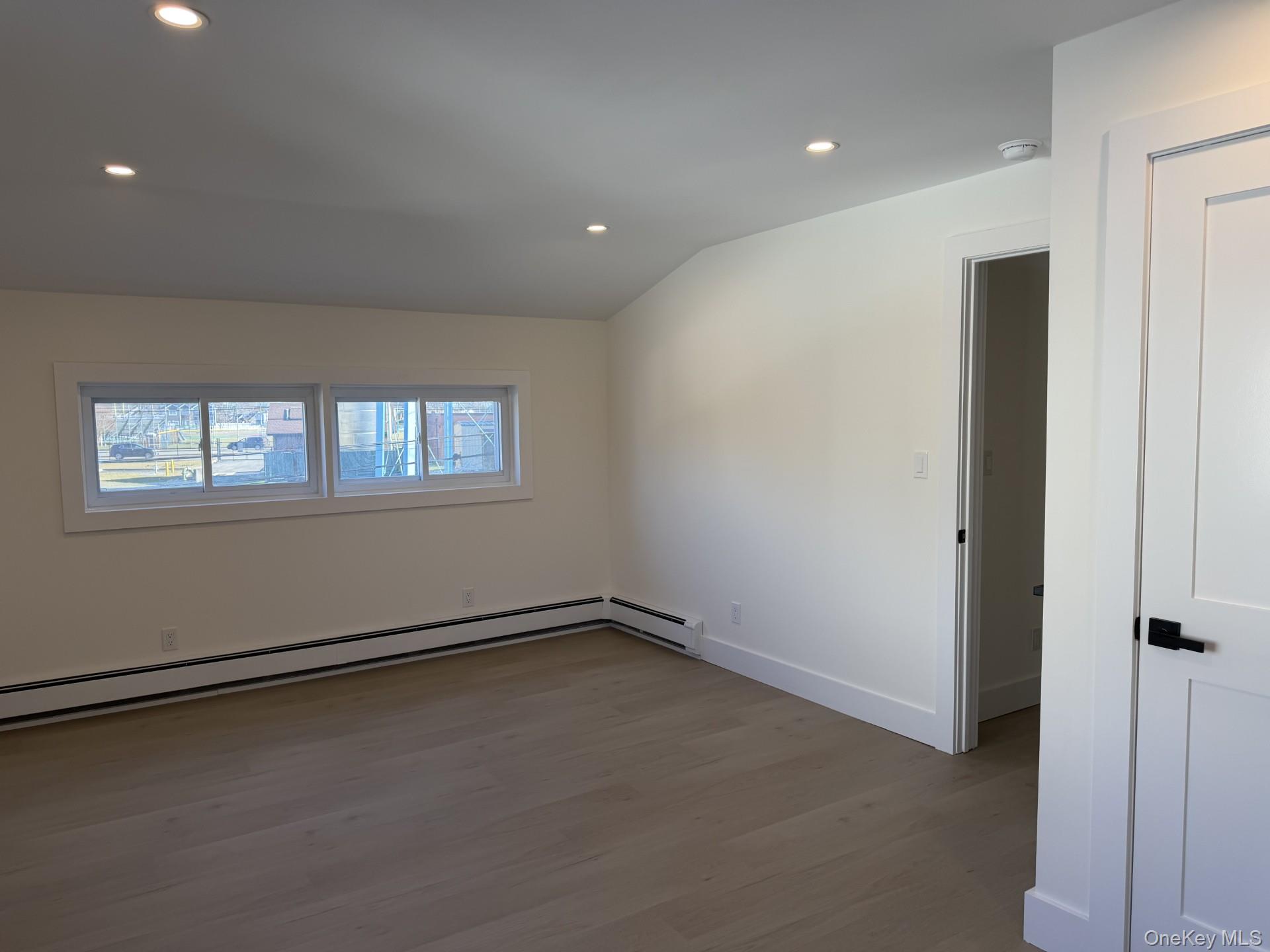 #19 photo, 15 Bond Lane, ناسو Hicksville , NY 11801