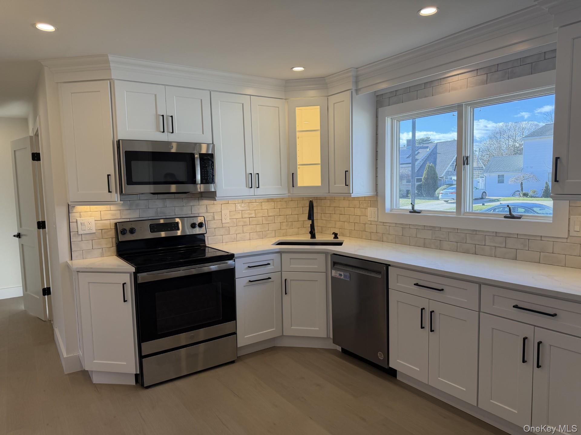 #2 photo, 15 Bond Lane, ناسو Hicksville , NY 11801