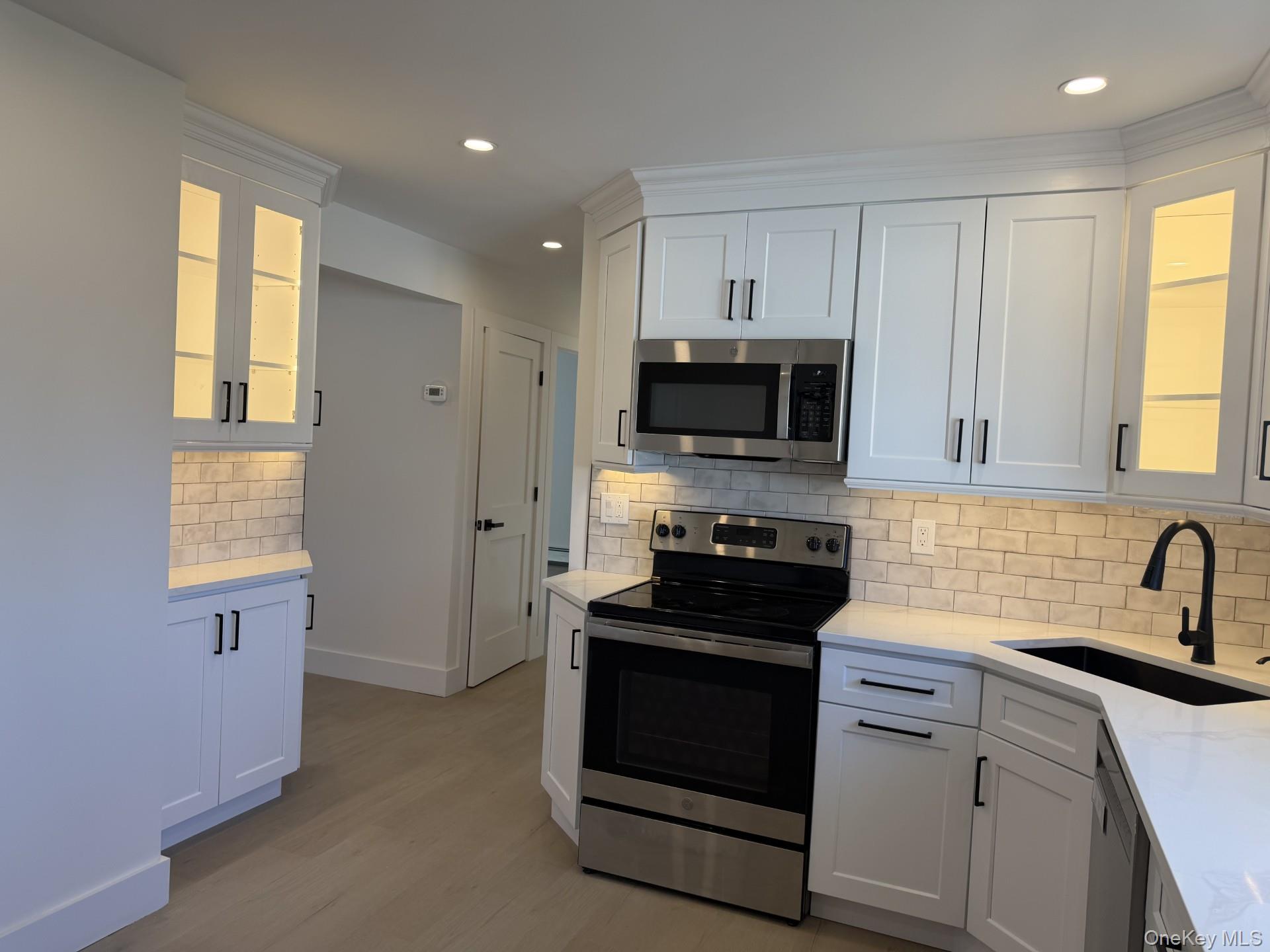 #3 photo, 15 Bond Lane, ناسو Hicksville , NY 11801