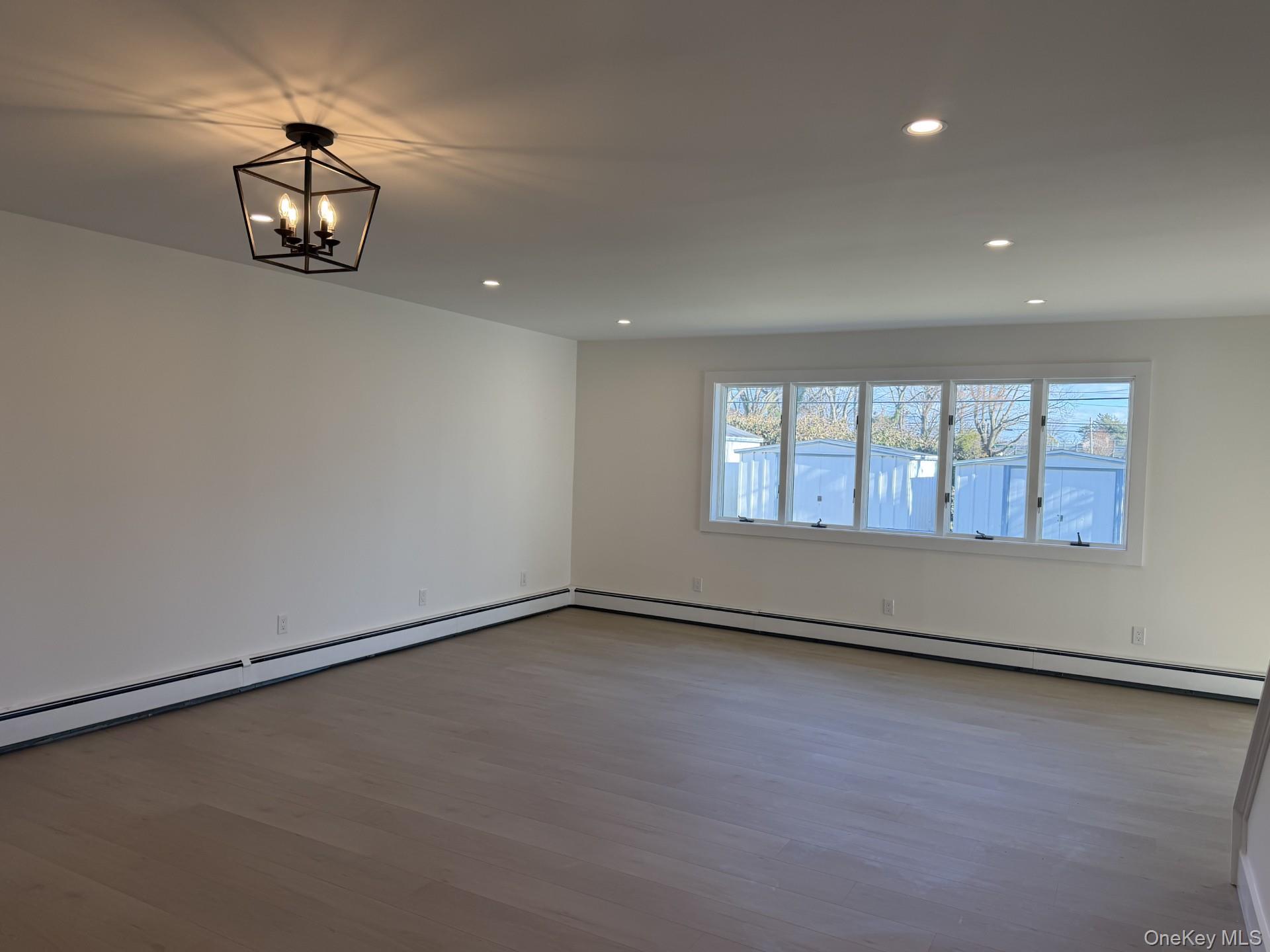 #5 photo, 15 Bond Lane, ناسو Hicksville , NY 11801