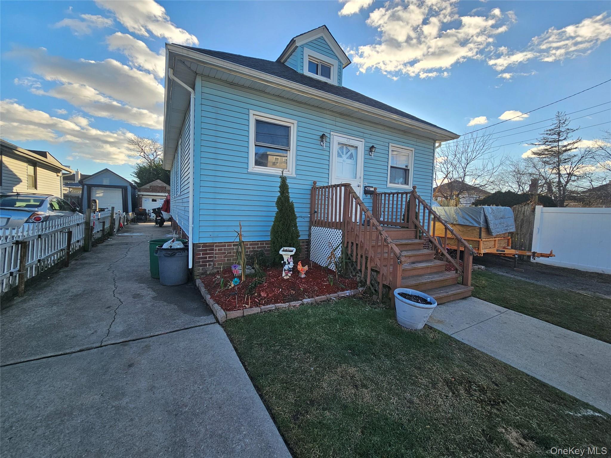 #1 photo, 45 Bayswater Boulevard, नासाउ काउंटी Inwood , NY 11096